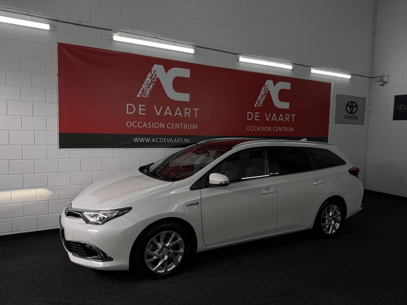 Toyota Toyota Auris 1.8 Hybrid Executive 2015 - voorkant