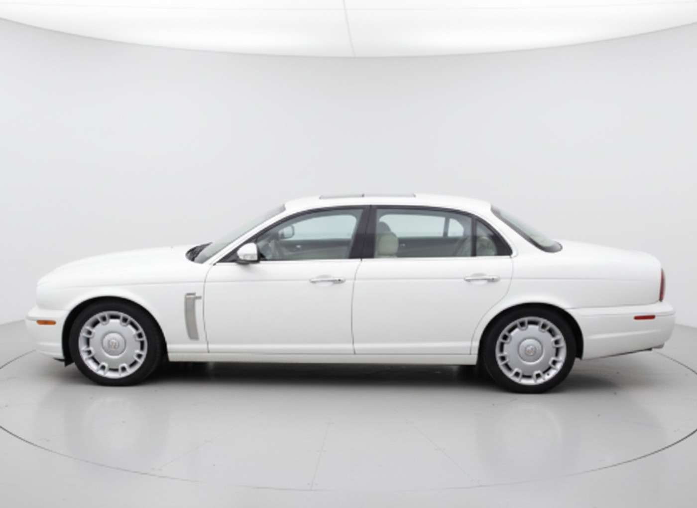 Jaguar Daimler 4.2 V8 Super Charger LWB 2009 - voorkant