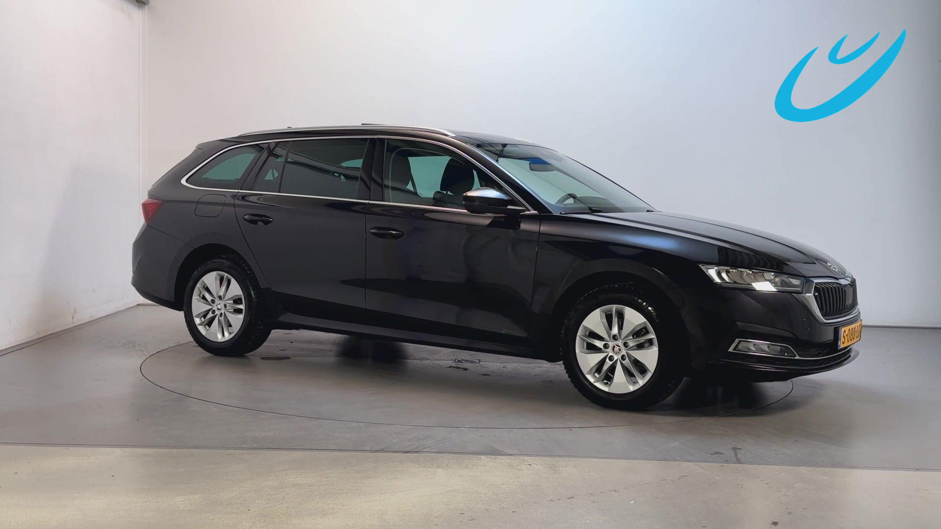 Skoda Octavia 1.0 e-TSI DSG Business Edition Panoramadak Parkeersensoren App Connect 2023 - voorkant