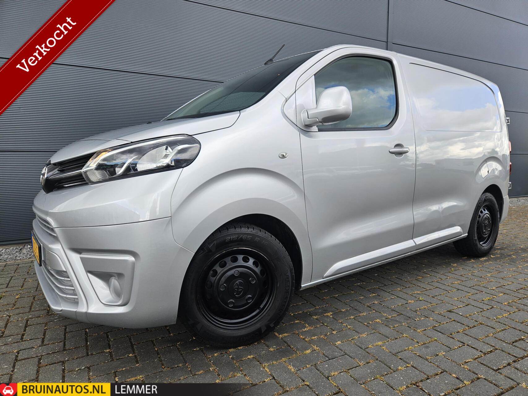 Toyota Proace 1.6 D-4D Airco Cruise Navi Trekhaak NAP 2018 - voorkant