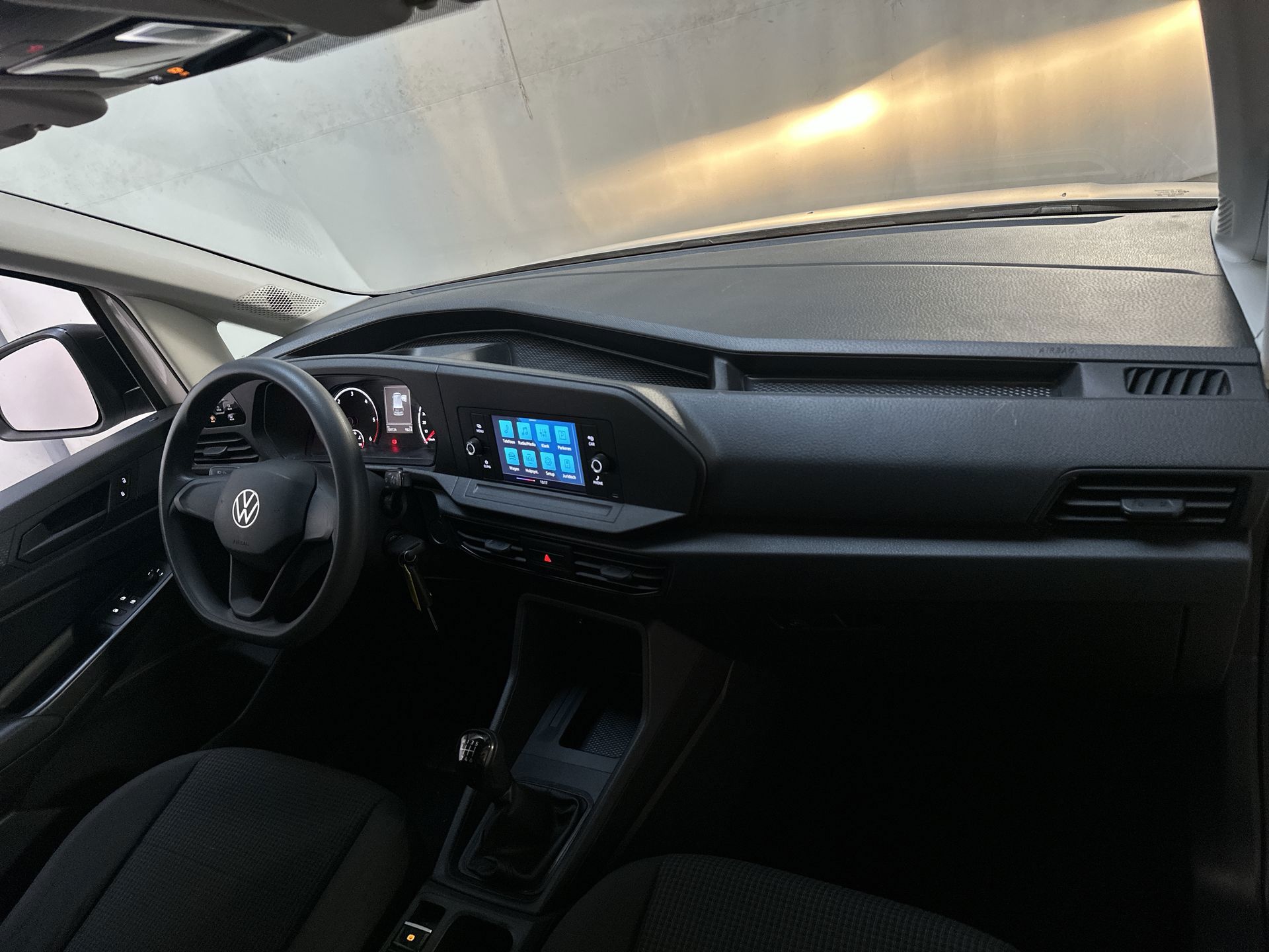 Foto van Volkswagen Caddy Modified Partition Wall
