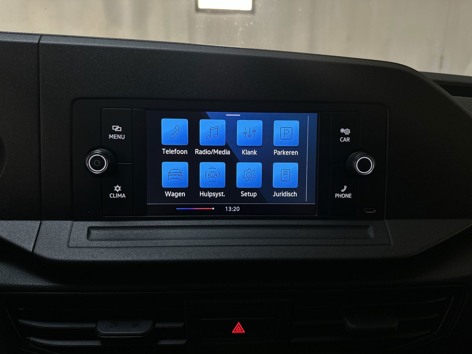 Foto van Volkswagen Caddy Modified Partition Wall