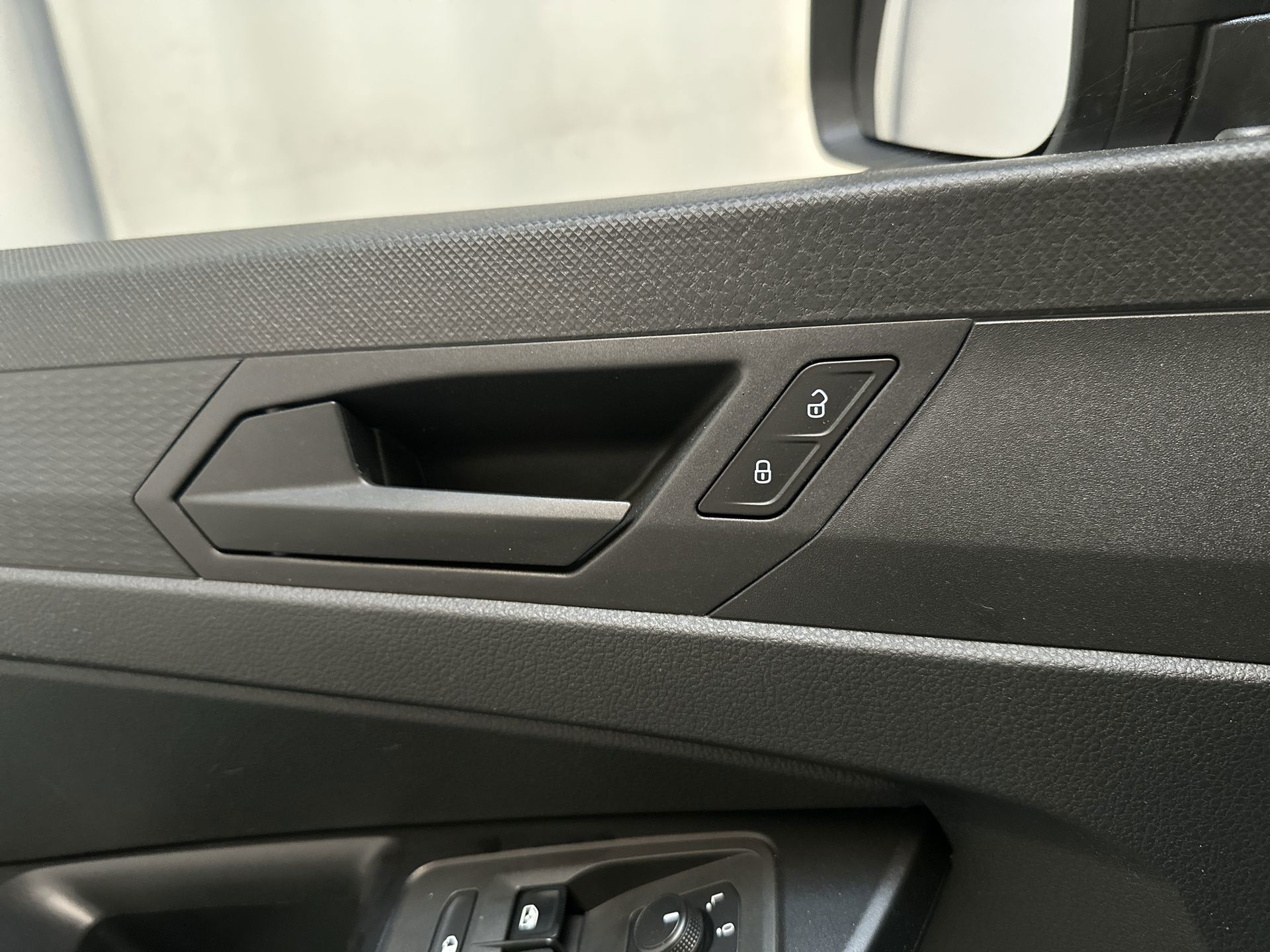 Foto van Volkswagen Caddy Modified Partition Wall