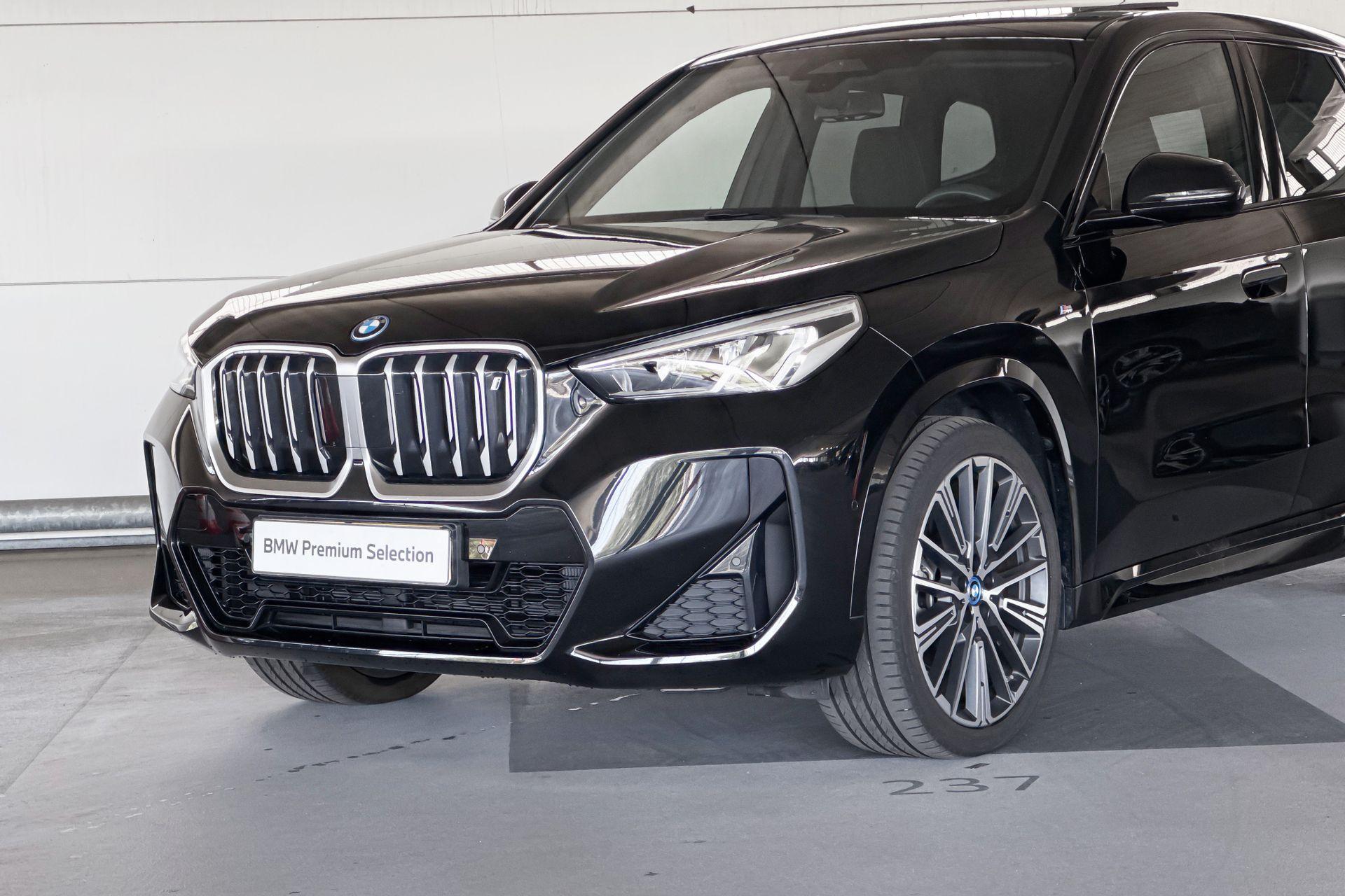 Foto van BMW Ix1 Xdrive30