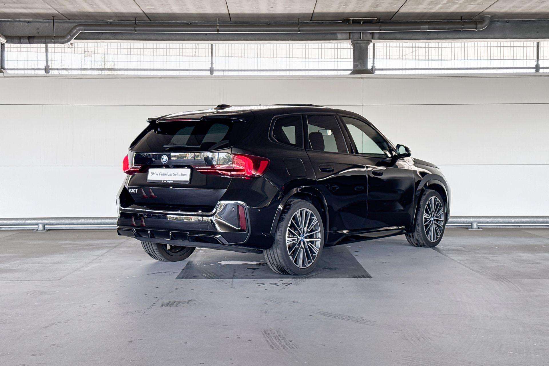 Foto van BMW Ix1 Xdrive30