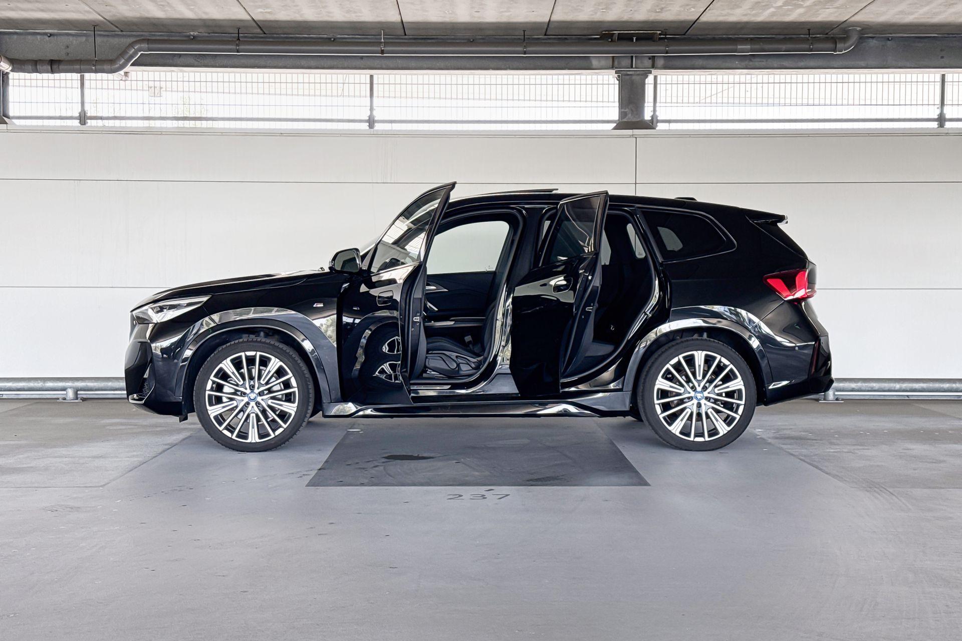 Foto van BMW Ix1 Xdrive30