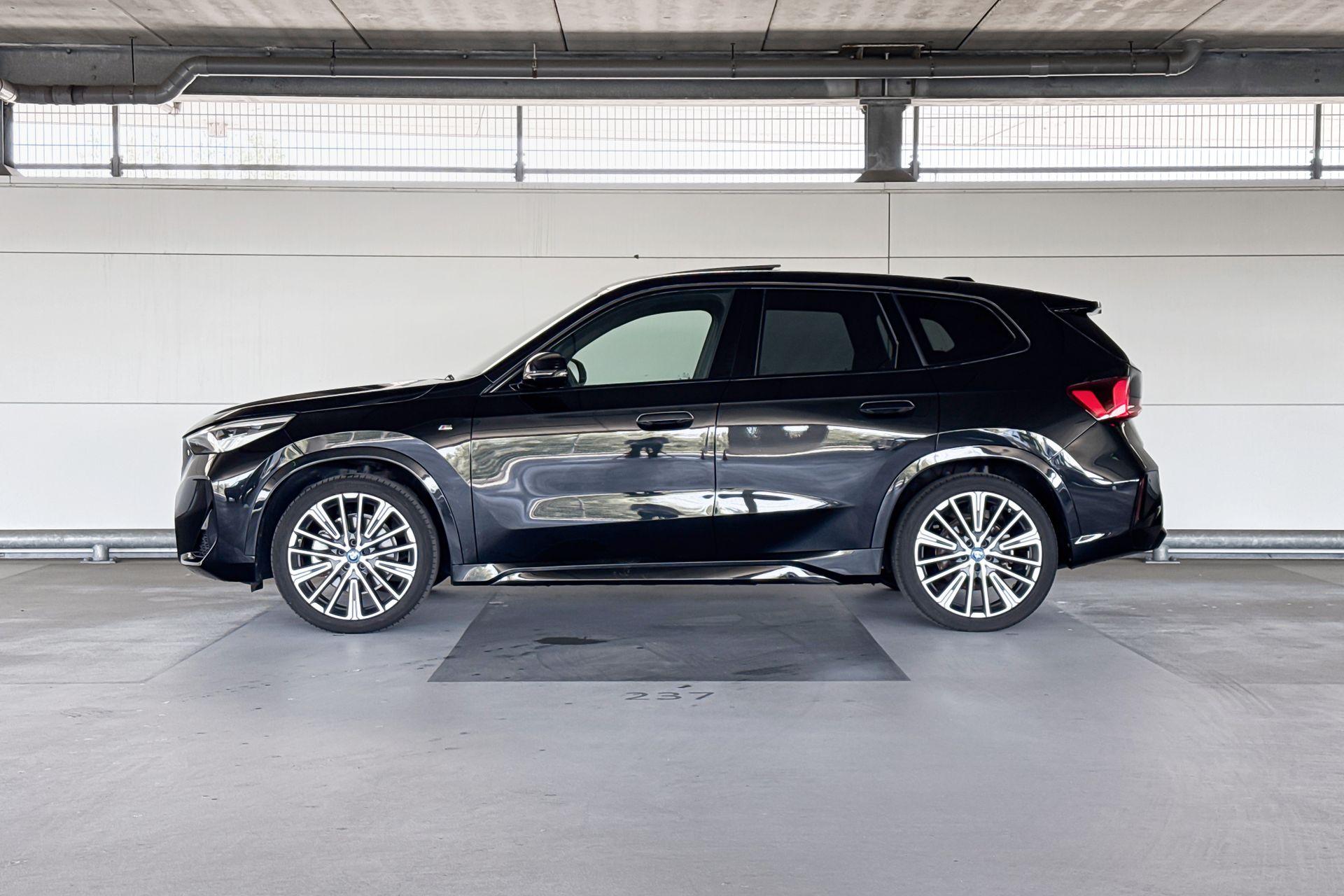 Foto van BMW Ix1 Xdrive30