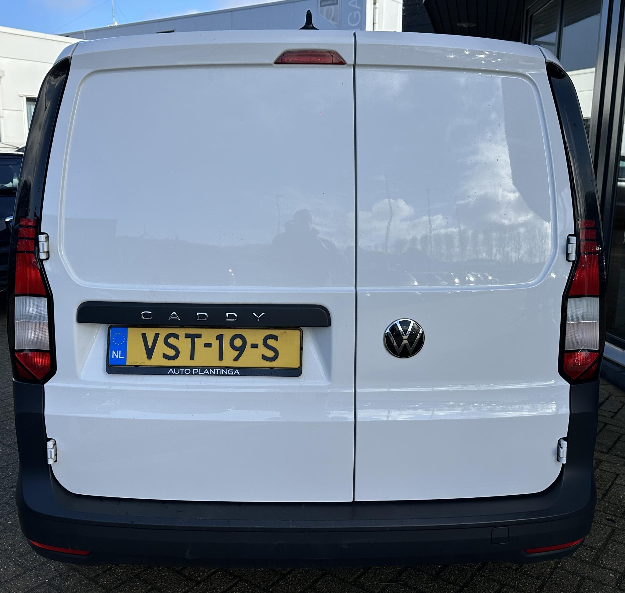Foto van Volkswagen Caddy Modified Partition Wall
