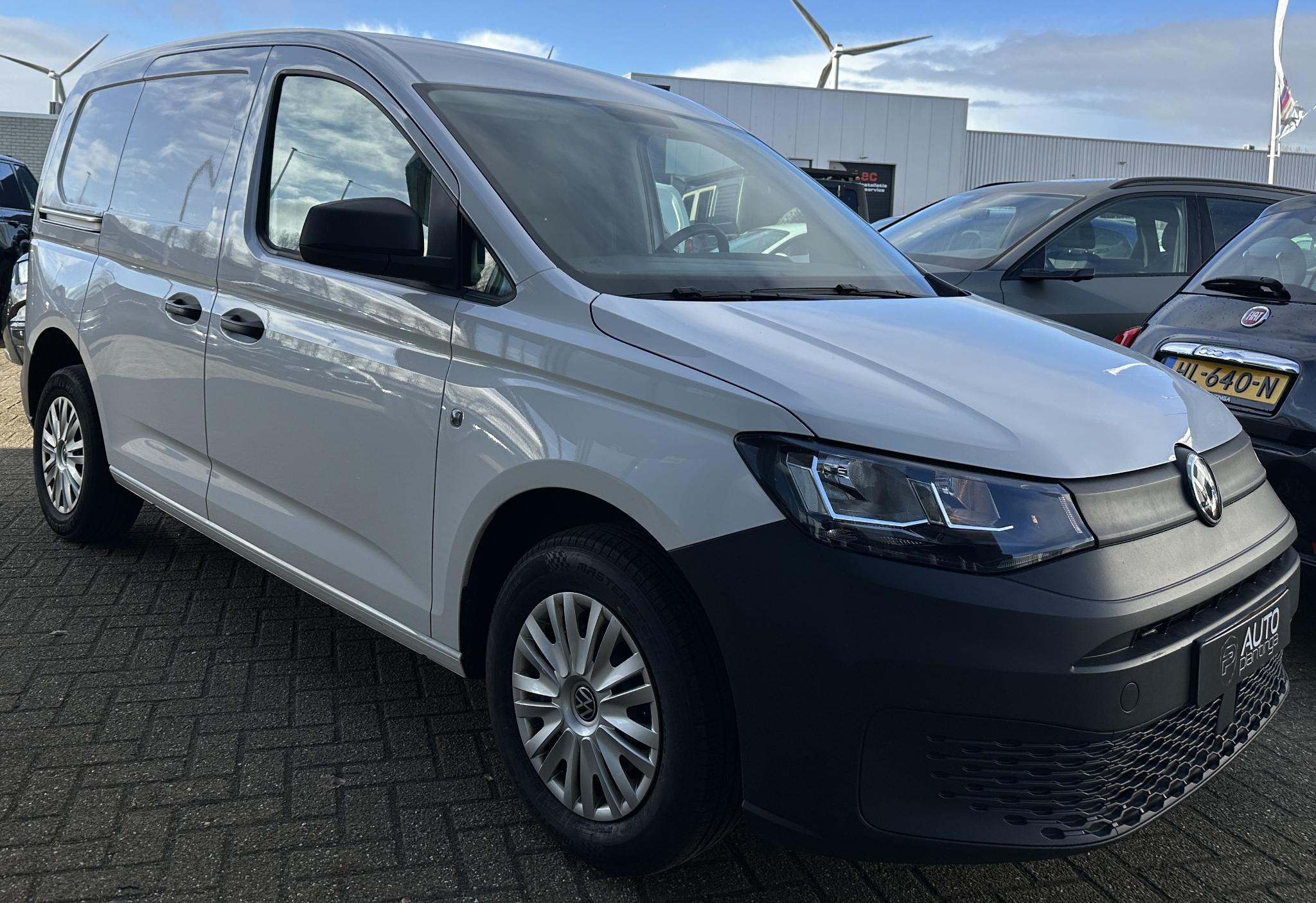 Foto van Volkswagen Caddy Modified Partition Wall