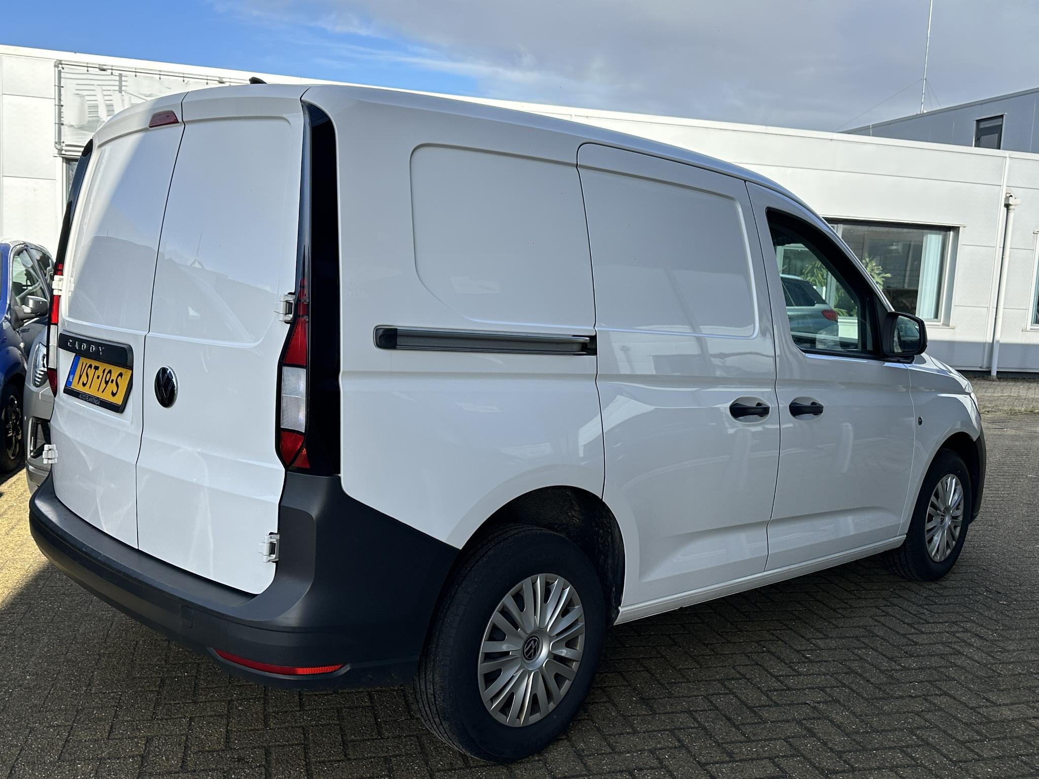 Foto van Volkswagen Caddy Modified Partition Wall