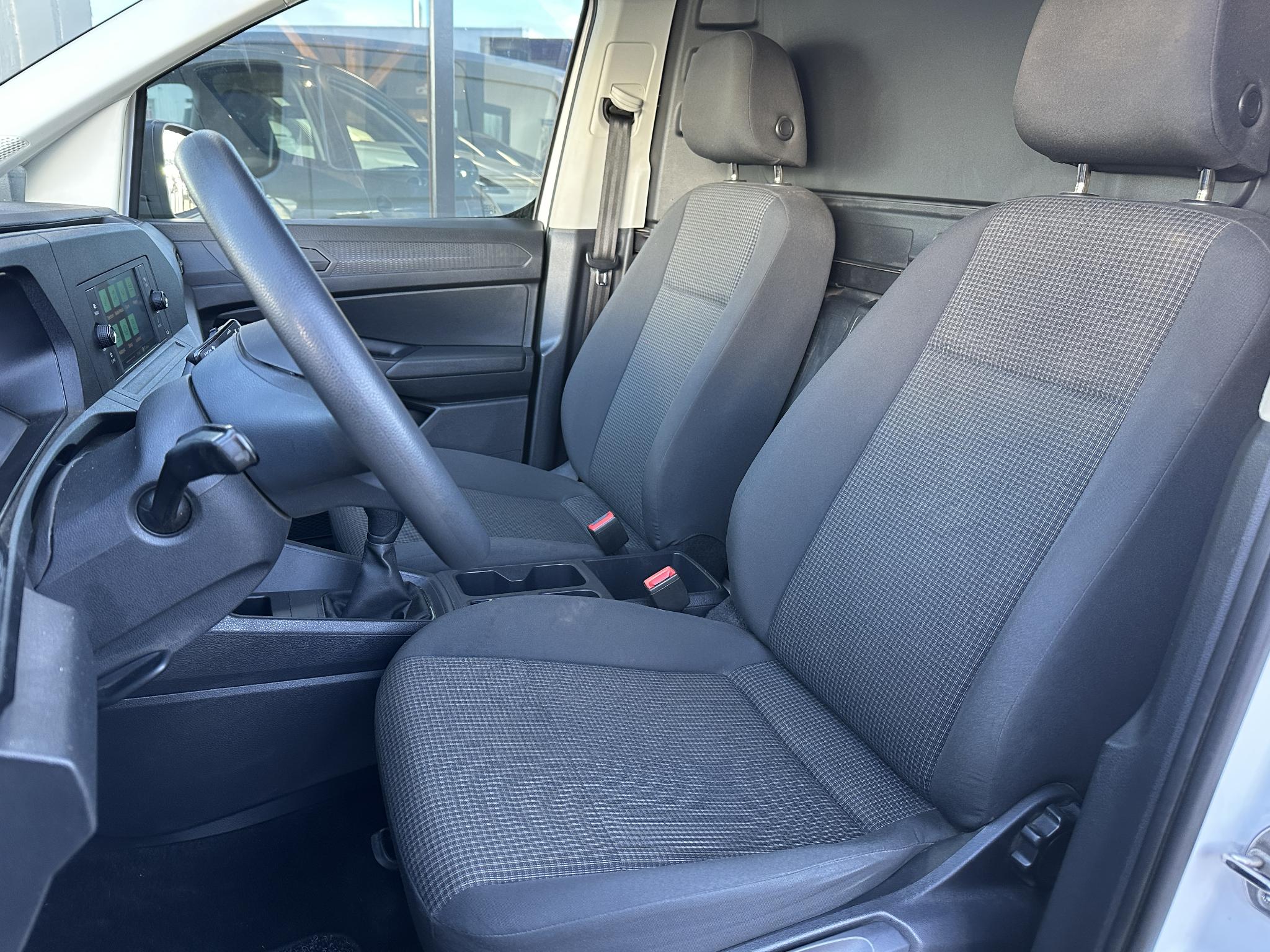Foto van Volkswagen Caddy Modified Partition Wall