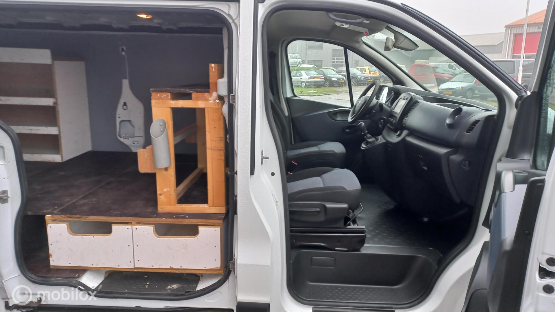 Foto van Opel Vivaro-b