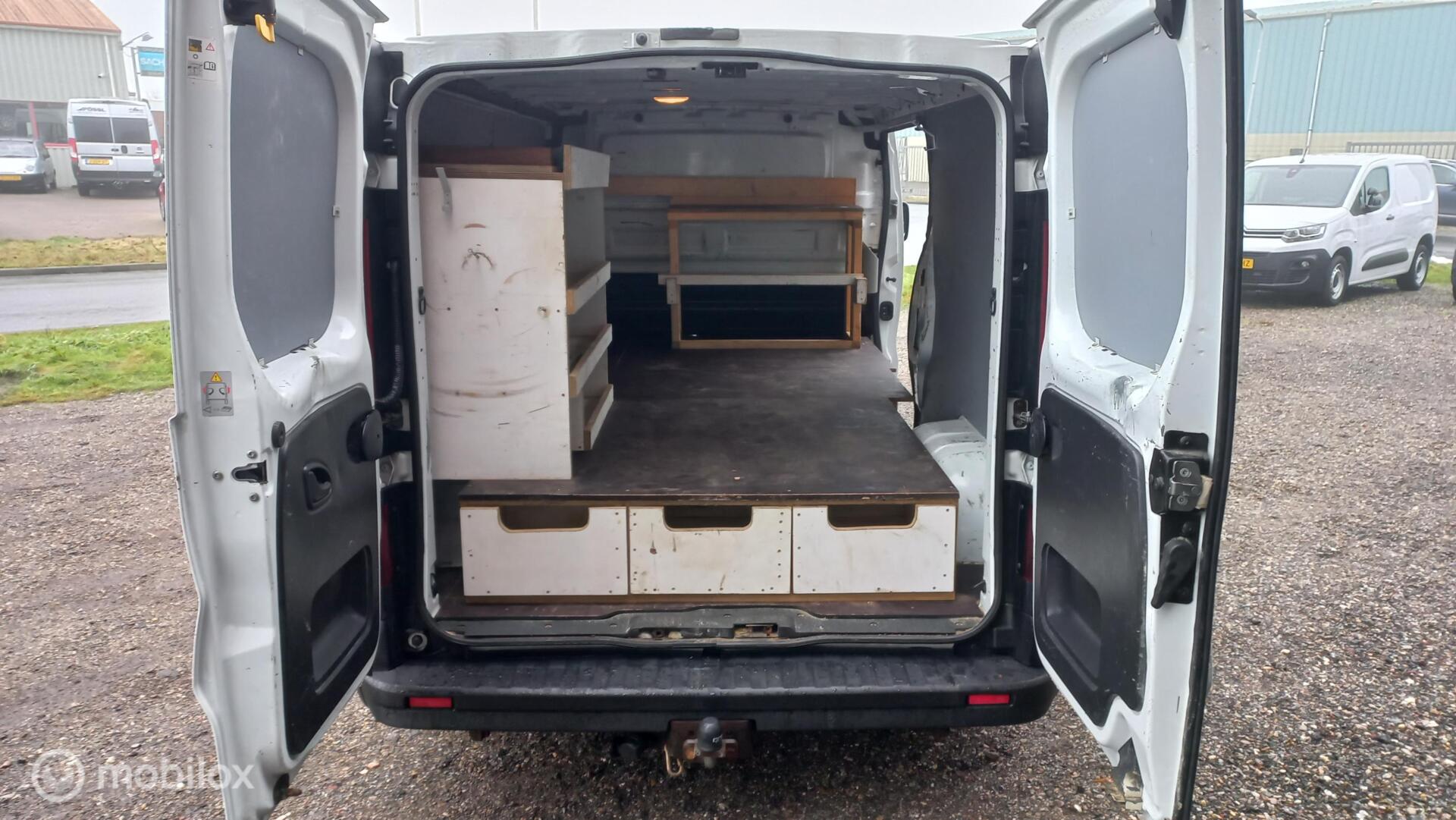 Foto van Opel Vivaro-b