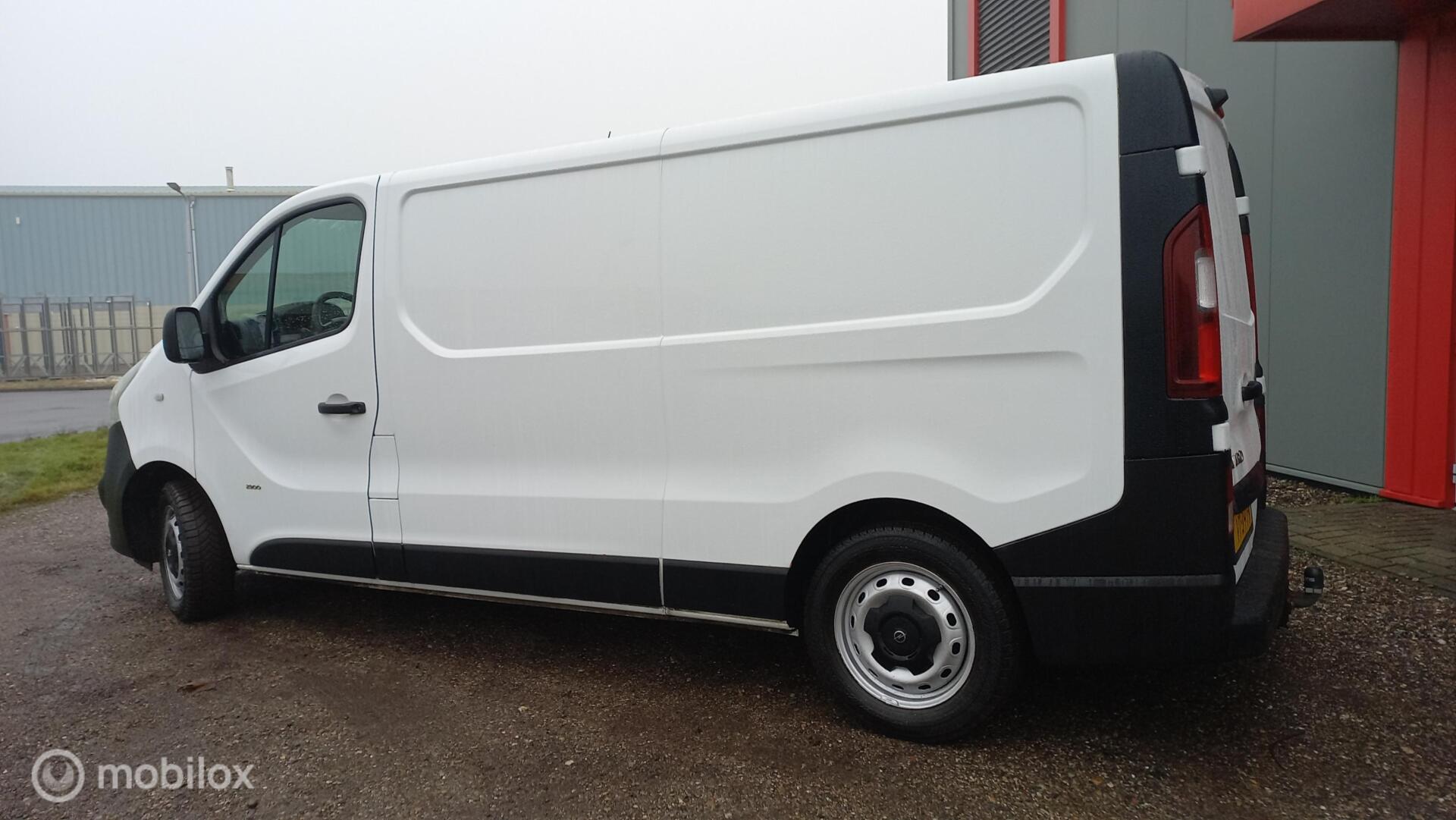 Foto van Opel Vivaro-b