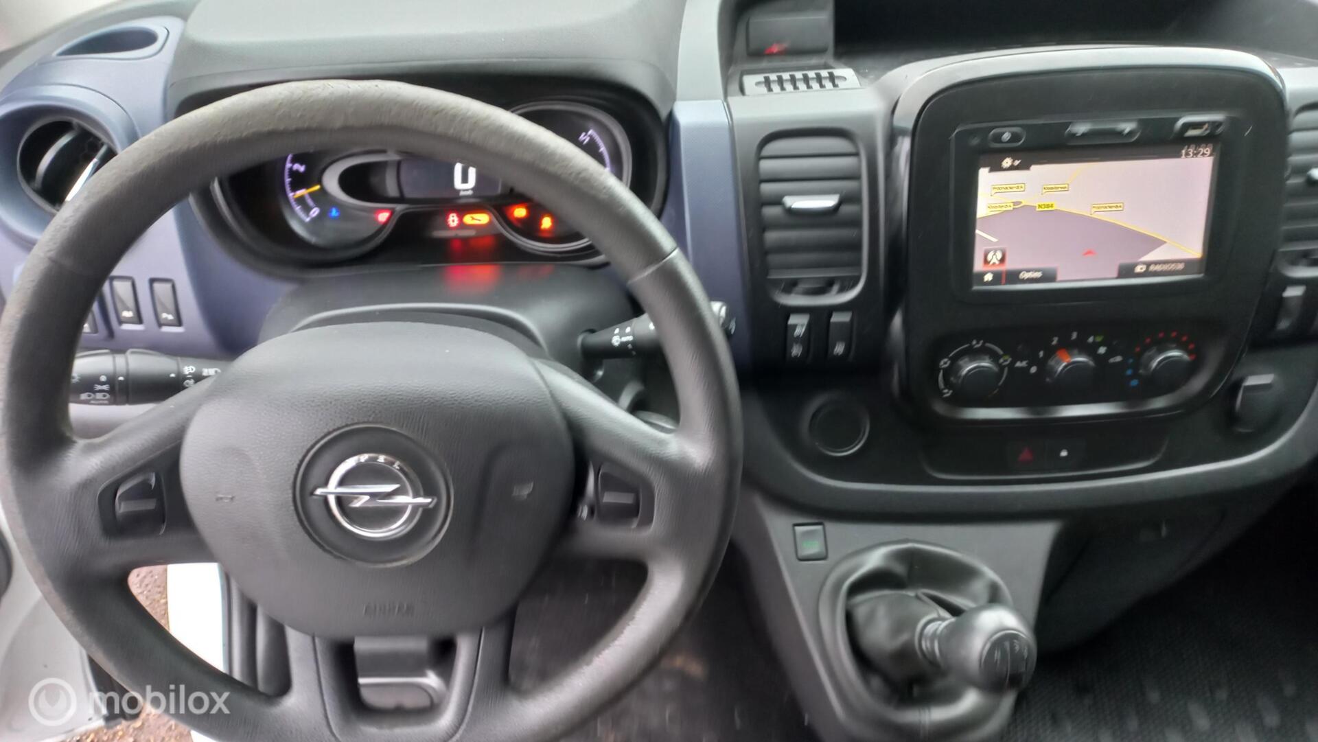 Foto van Opel Vivaro-b