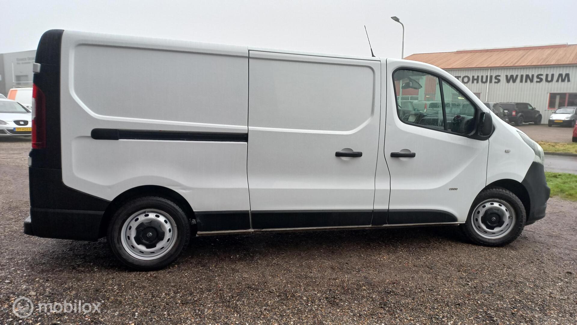 Foto van Opel Vivaro-b