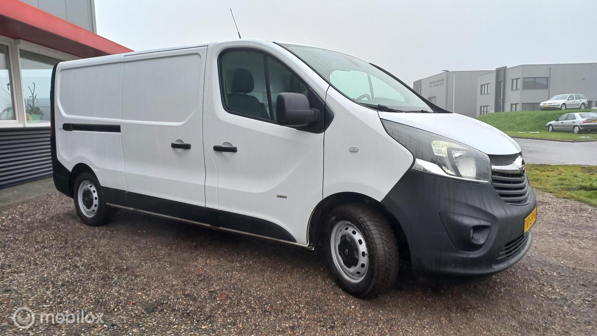 Foto van Opel Vivaro-b