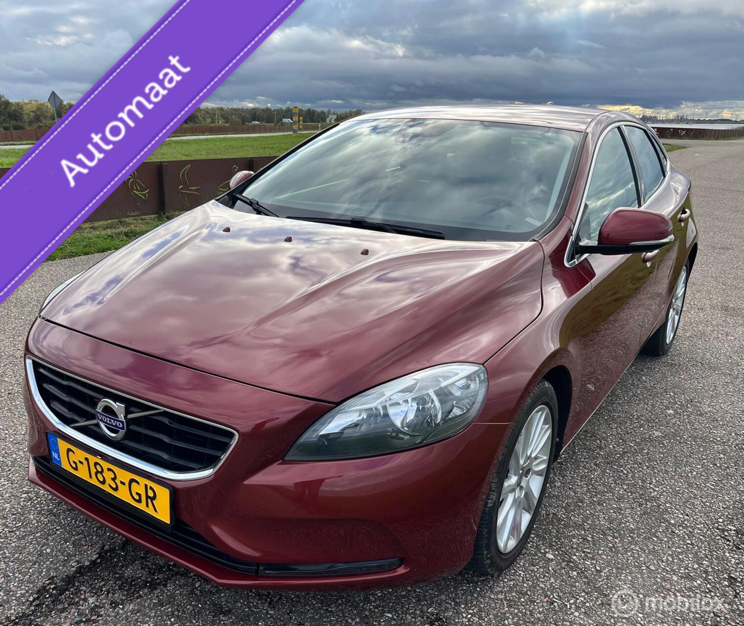 Volvo V40 1.6 T4 Summum 2014 - voorkant
