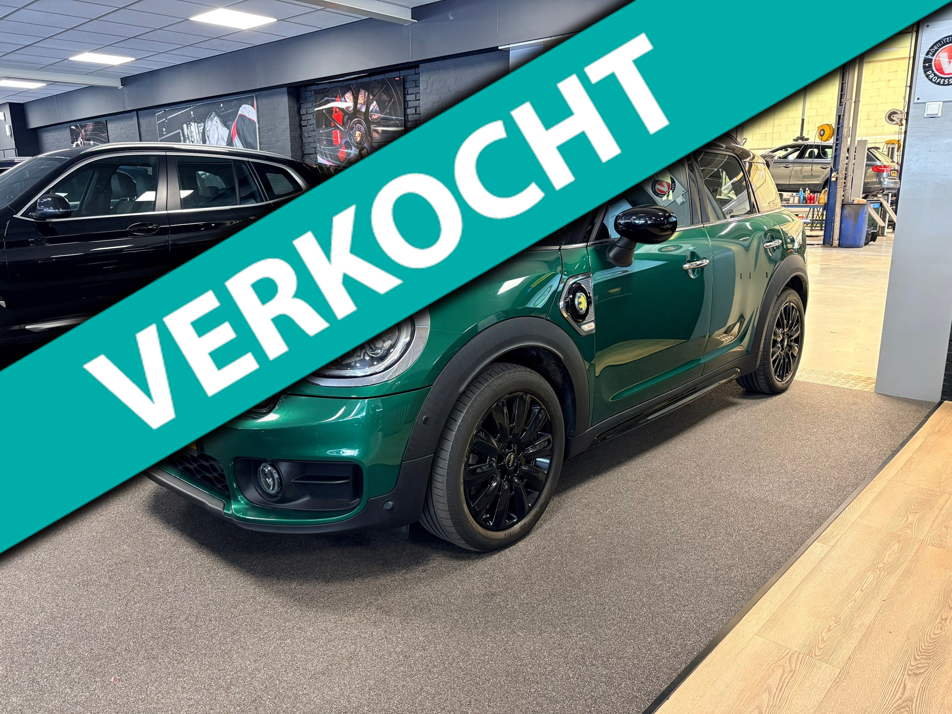 Mini Mini Countryman 1.5 Cooper S E ALL4 Chili John Cooper Works package / stoelverwarming / Navigatie / carplay 2020 - voorkant