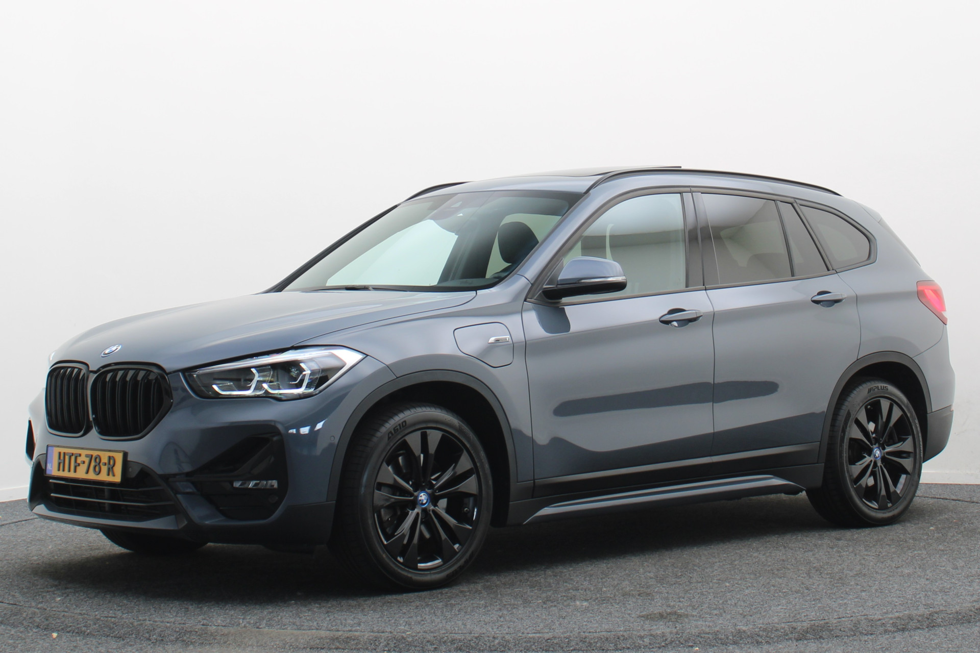 Foto van BMW X1 Xdrive25e