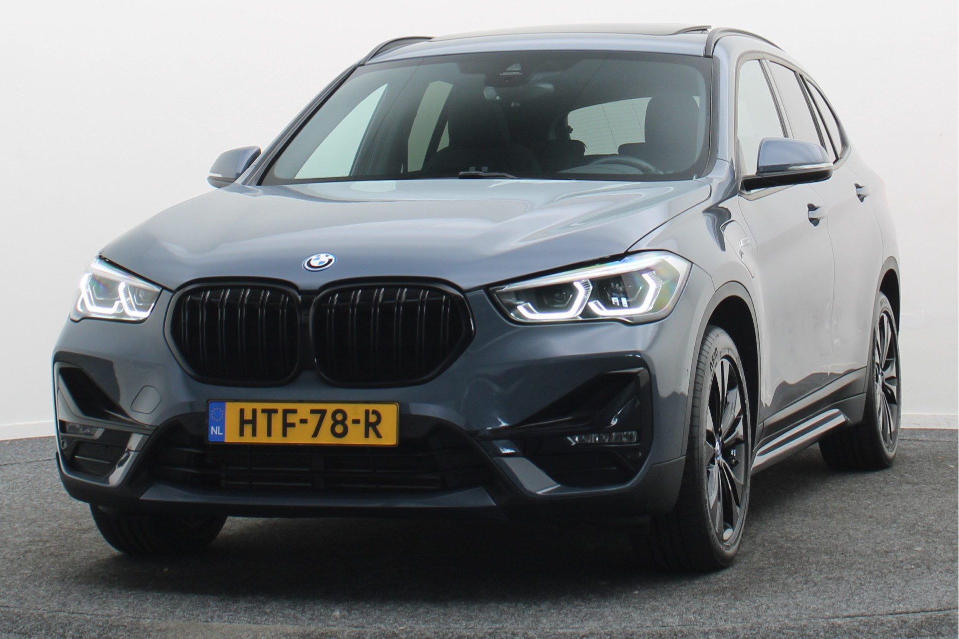 Foto van BMW X1 Xdrive25e