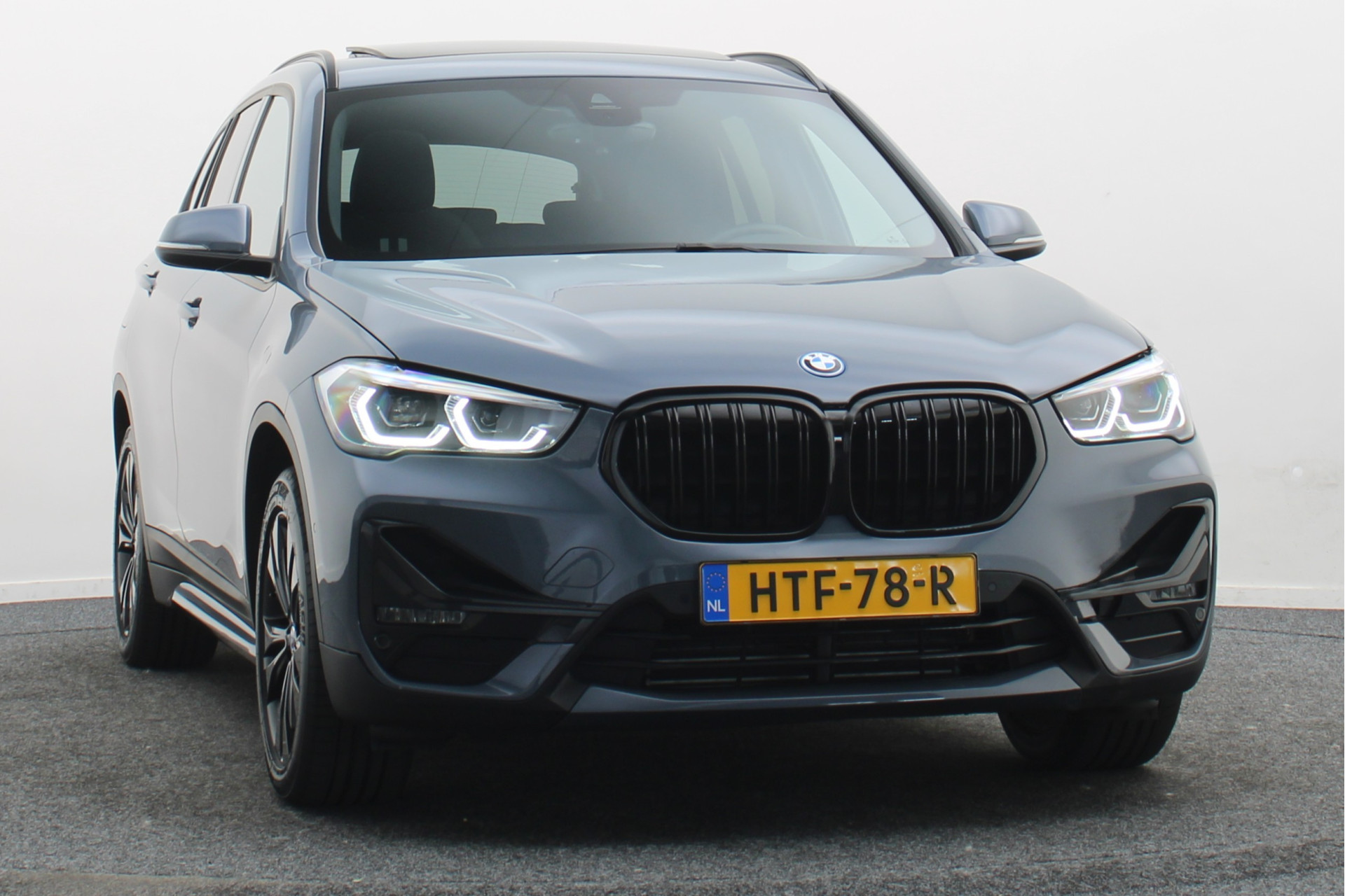 Foto van BMW X1 Xdrive25e