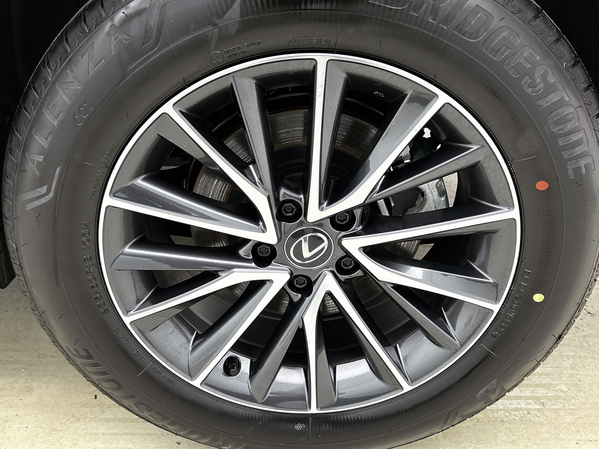 Foto van Lexus NX