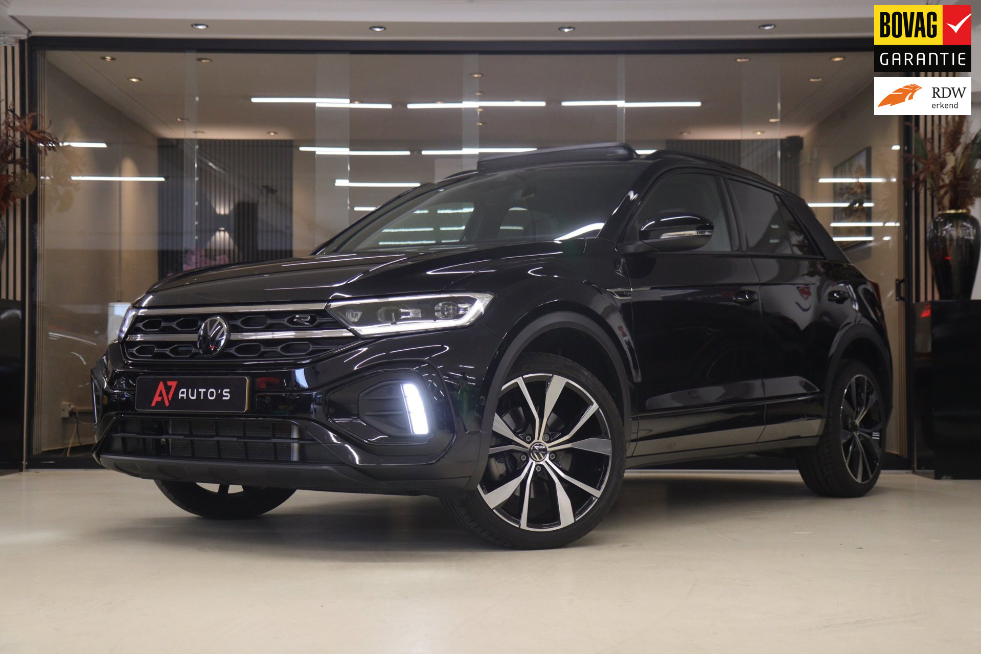 Volkswagen T-roc 1.5 TSI R-Line 3X R-LINE/PANO/IQ/CARPLAY/CAM/KEYLES/VOL 2025 - voorkant
