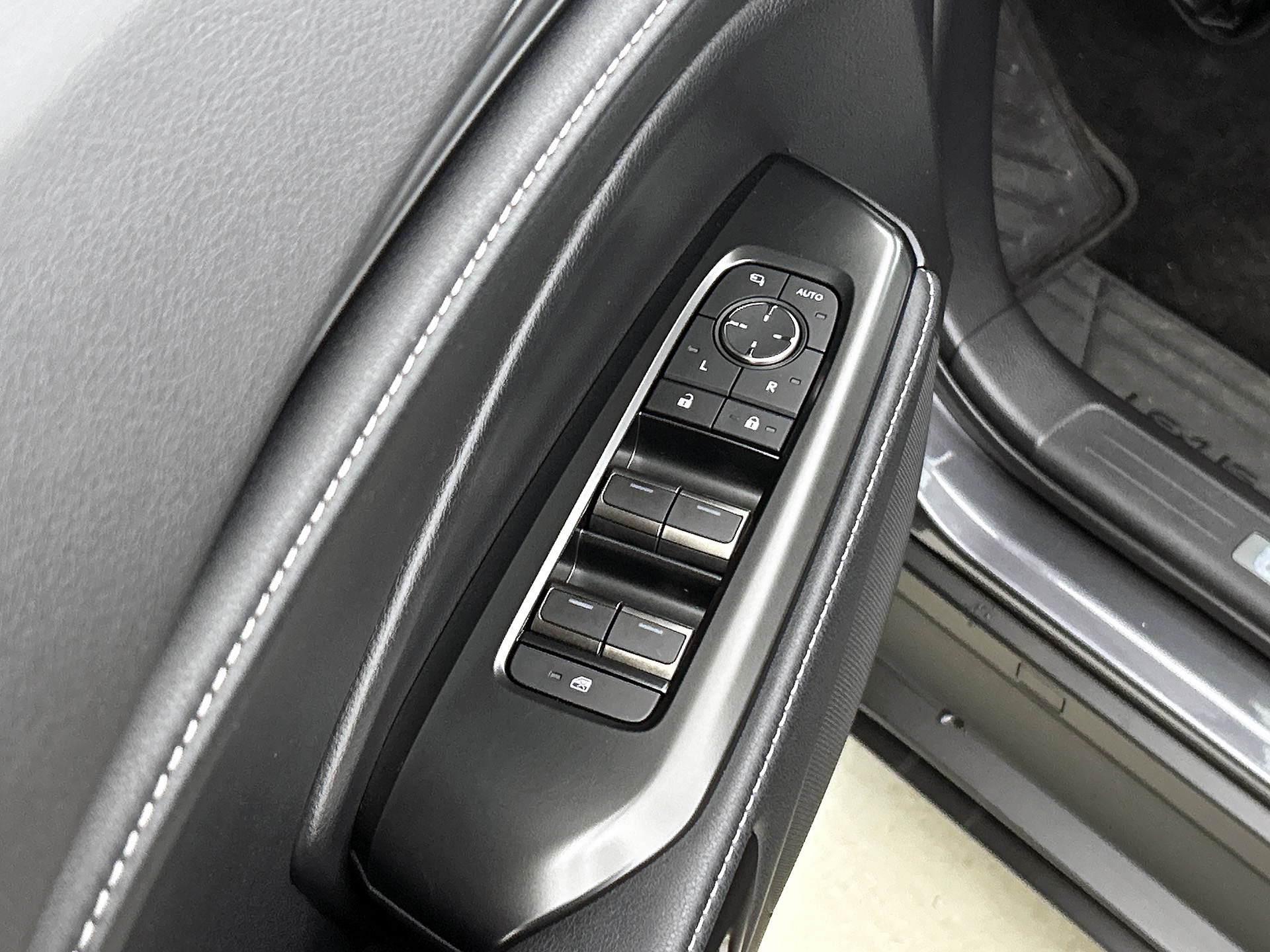 Foto van Lexus Lexus LBX