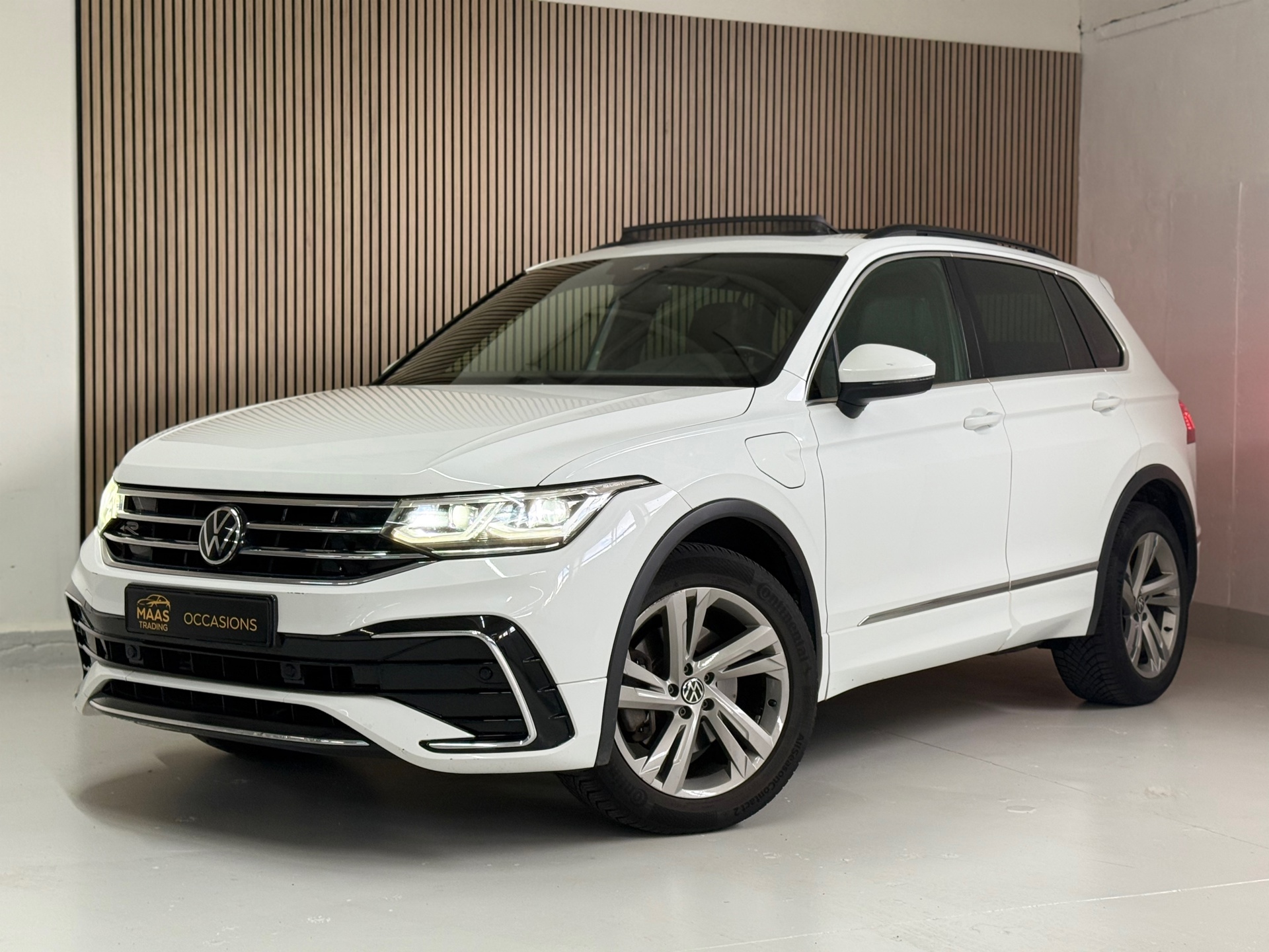 Volkswagen Tiguan 1.4 TSI eHybrid 3X R-Line Pano * Trekhaak * Carplay 2022 - voorkant
