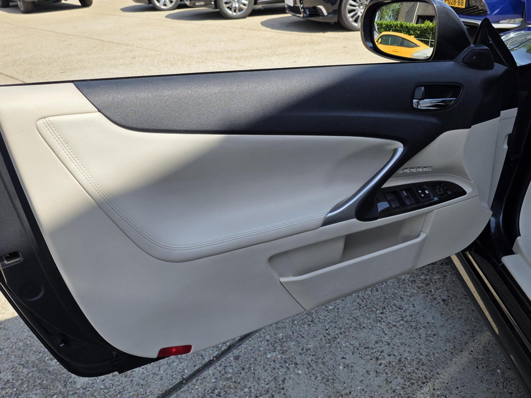 Foto van Lexus Lexus Is250c