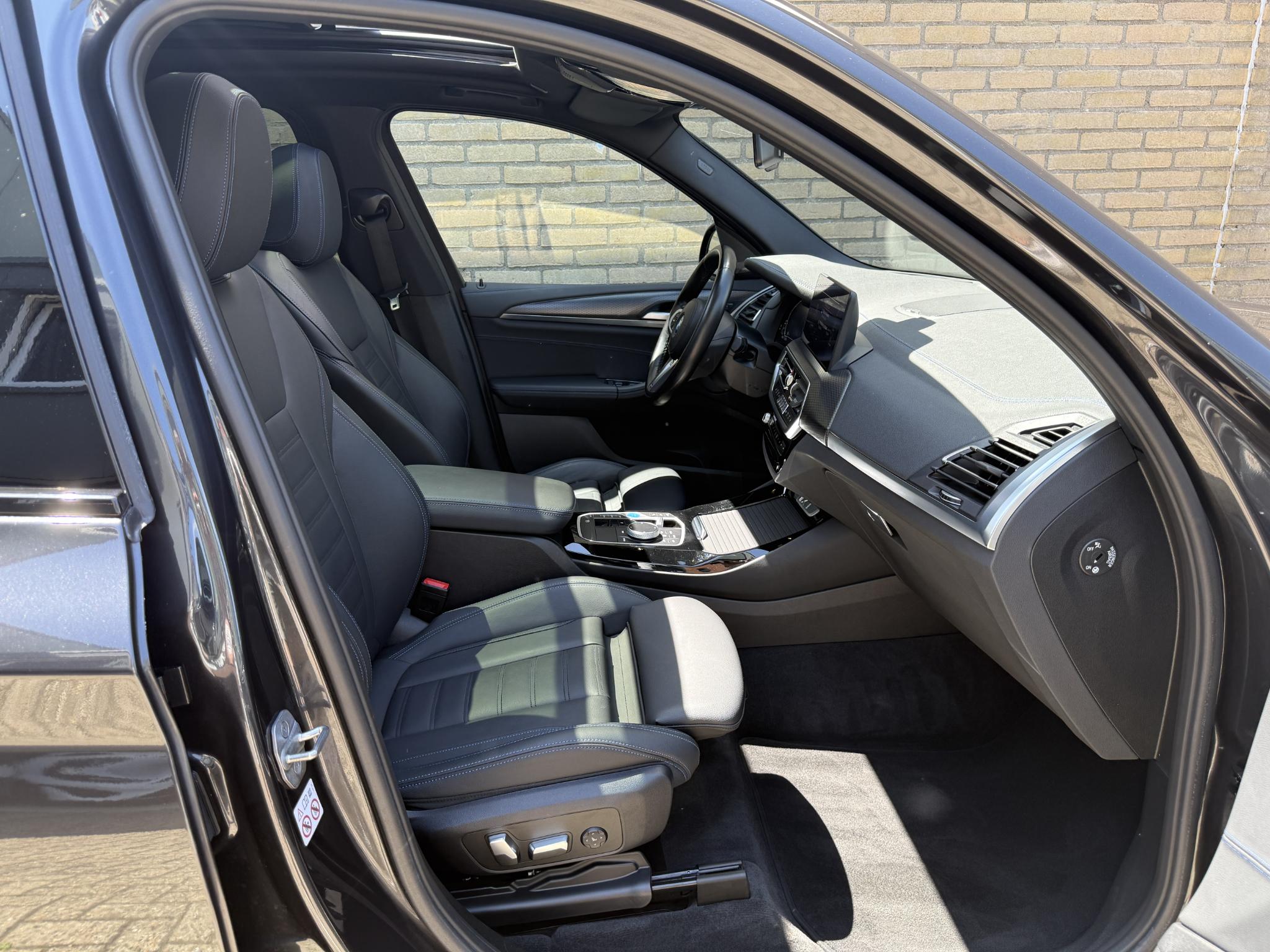 Foto van BMW Ix3