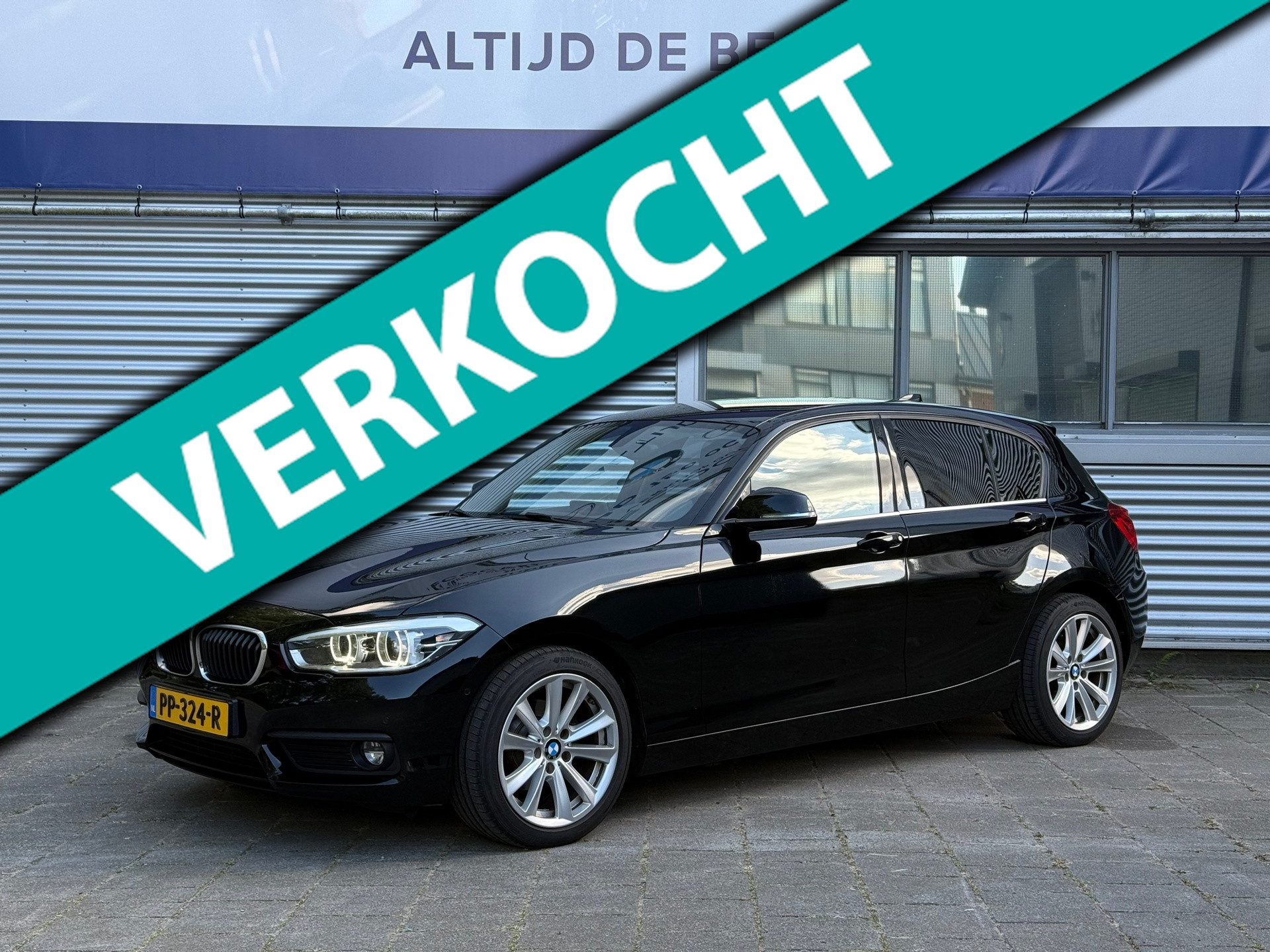 BMW 118i 118i Corporate Lease High Executive l Schuifdak l Leder l Navi Prof l Xenon l 2017 - voorkant