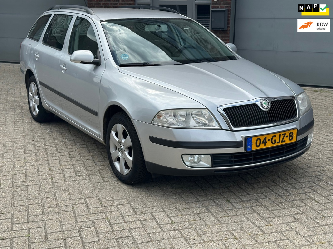 Skoda Octavia 1.6 Classic 75kWt 102p.k 2008 - voorkant