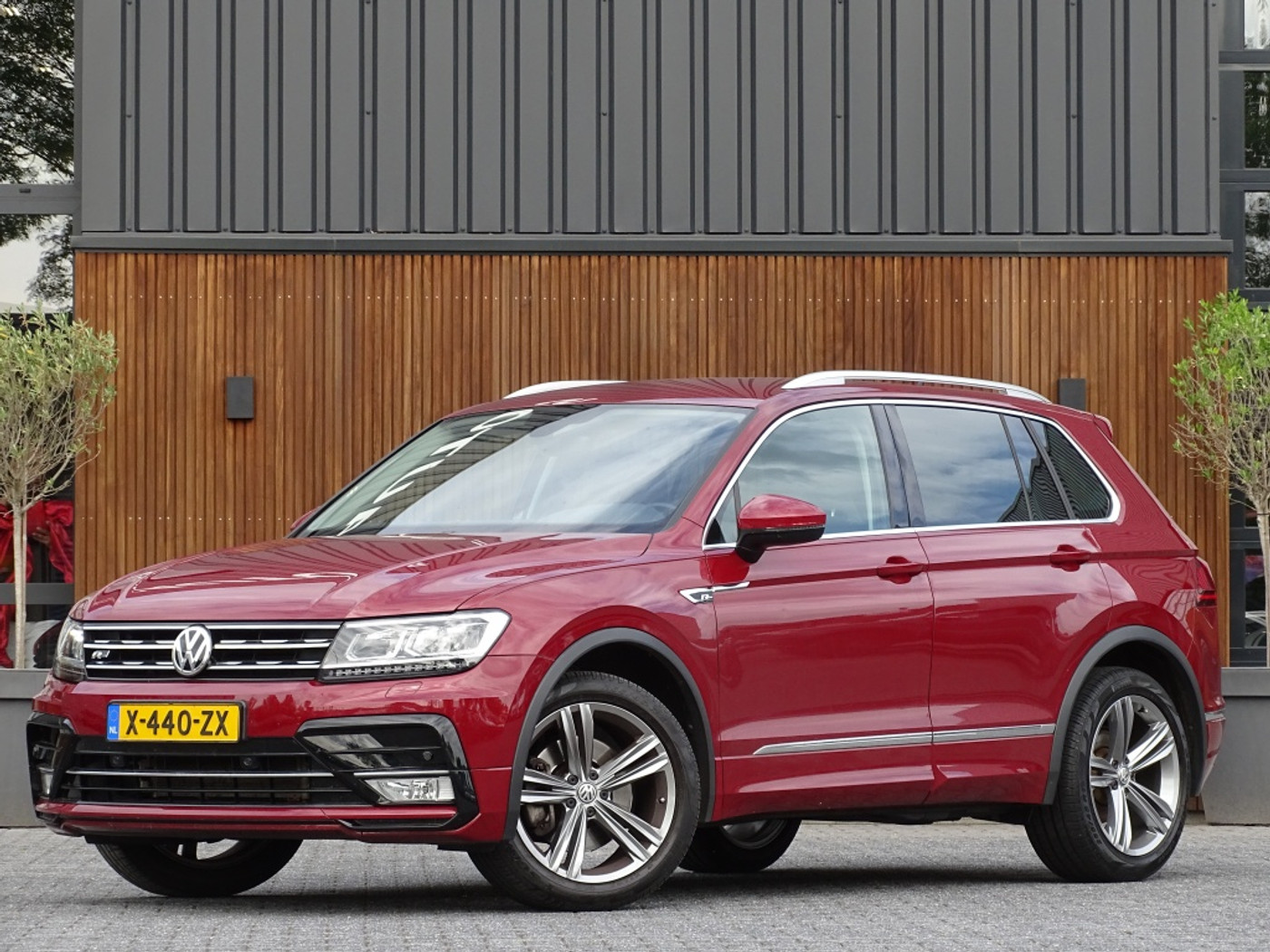 Volkswagen Tiguan 2.0 TSI 4-Motion 180 PK / R-Line / RNS / LED 2017 - voorkant