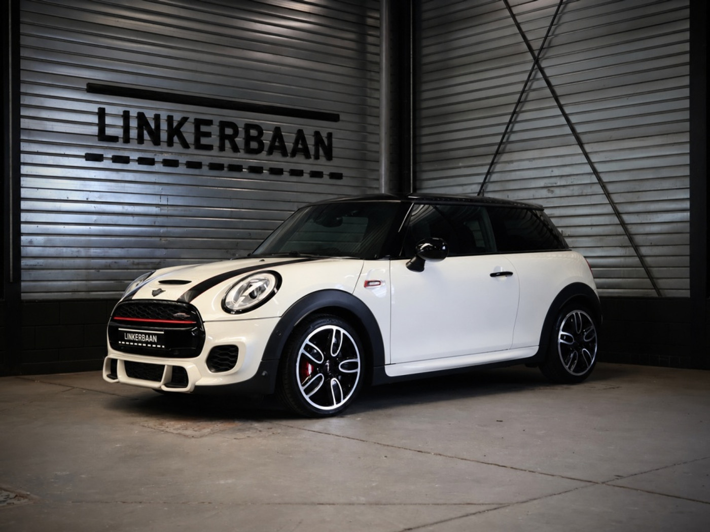 Mini John Cooper Works 2.0 JCW 231pk | Chili | Panodak | Black Pack | ACC | Sportuitlaat | 18 inch | 2017 - voorkant