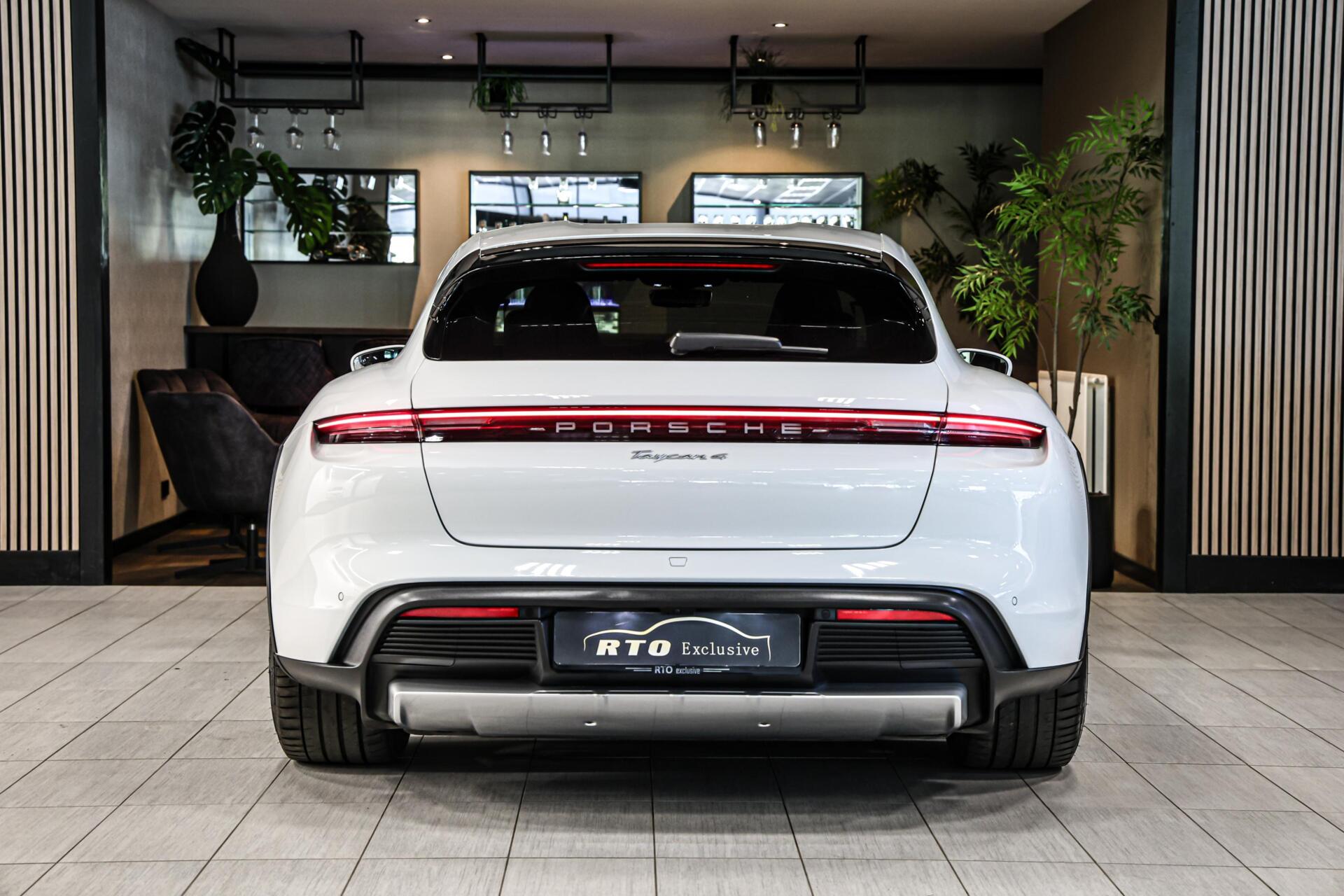Foto van Porsche Taycan 4