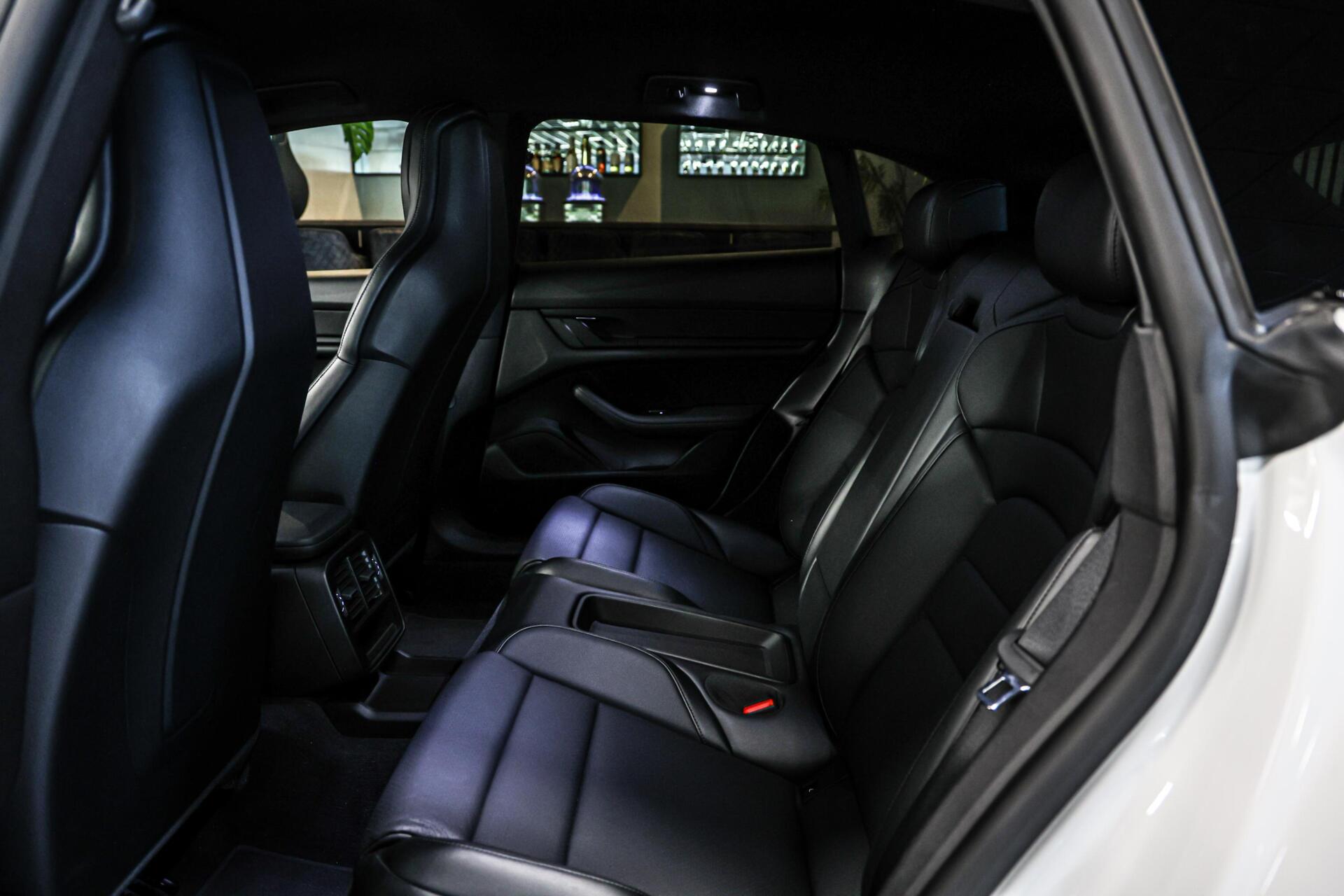 Foto van Porsche Taycan 4