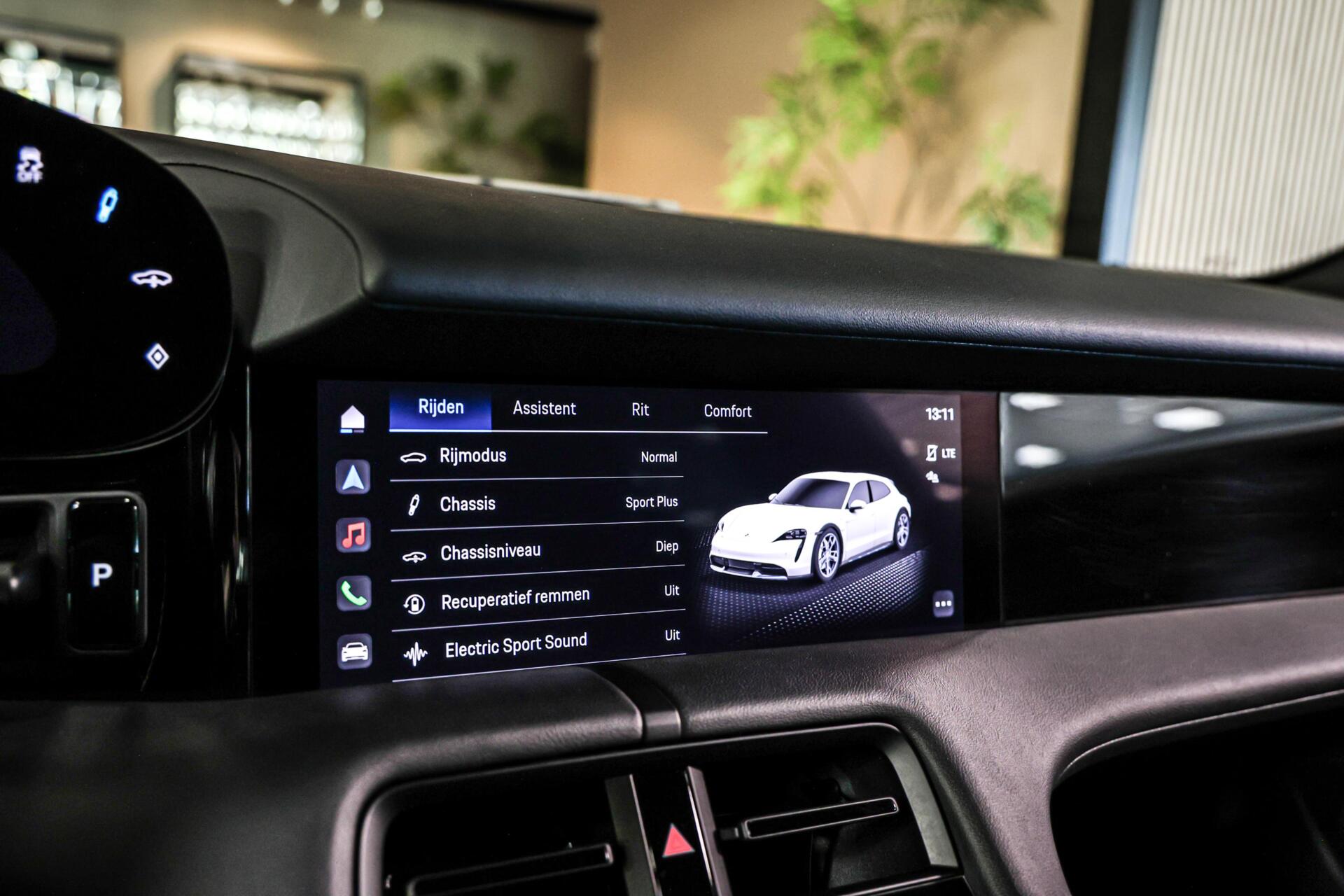Foto van Porsche Taycan 4
