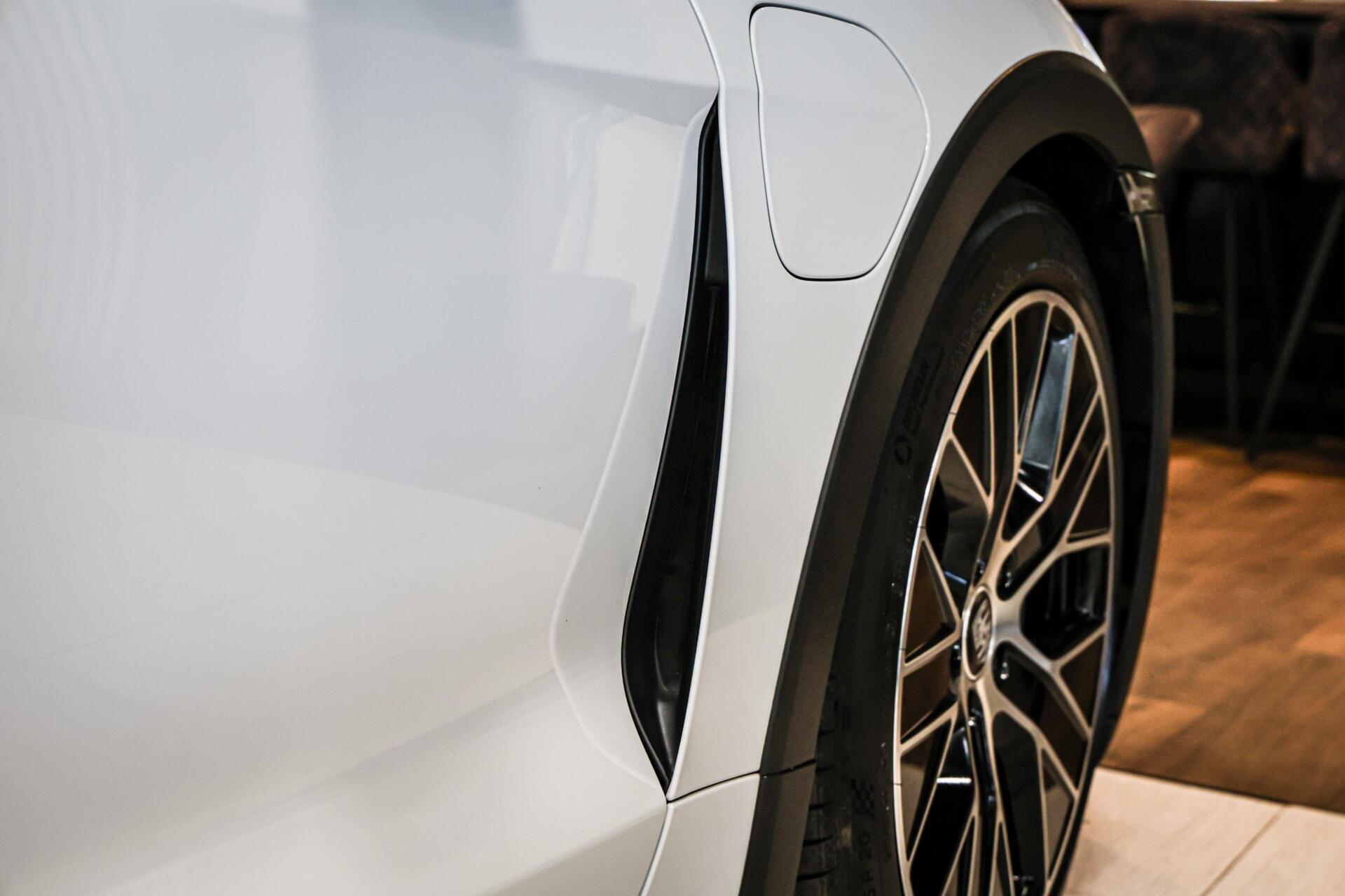 Foto van Porsche Taycan 4