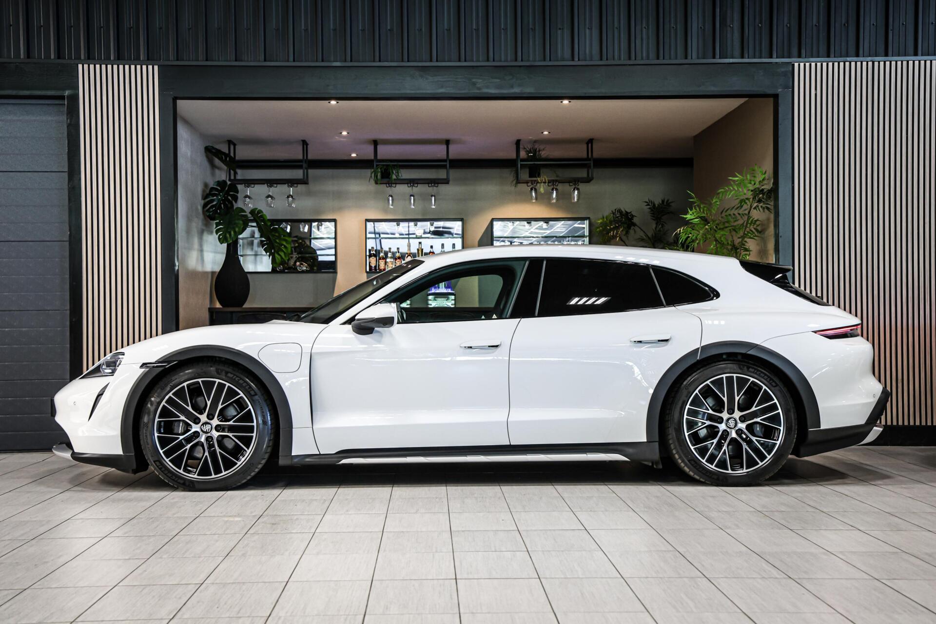 Foto van Porsche Taycan 4