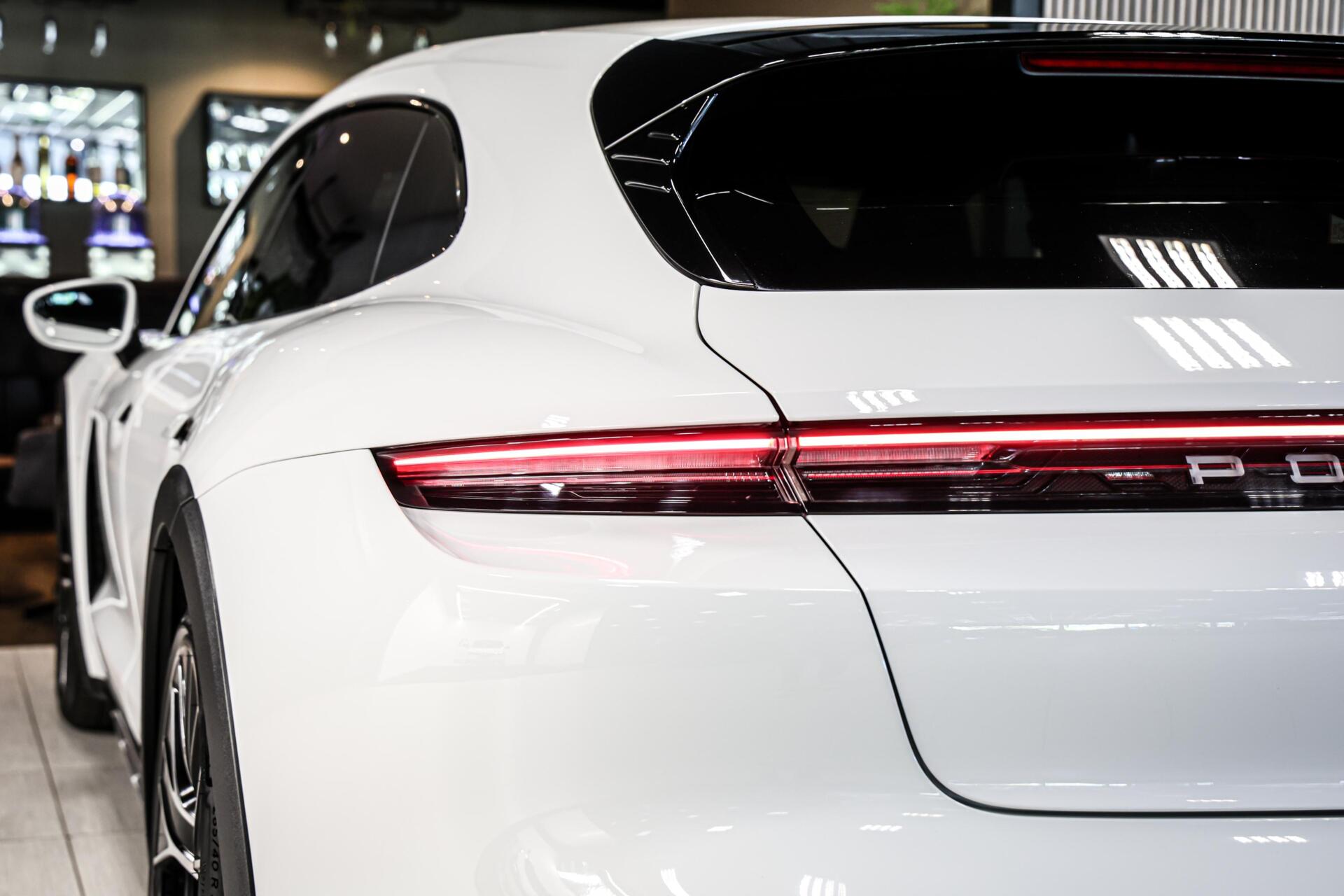 Foto van Porsche Taycan 4