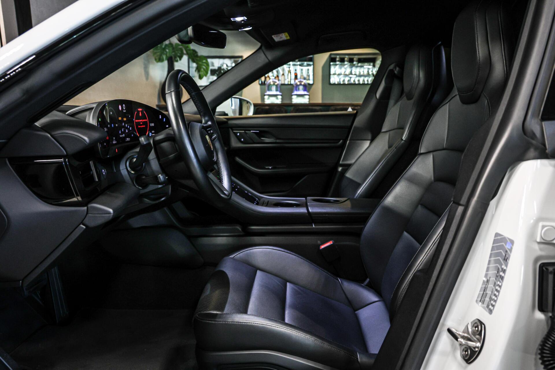 Foto van Porsche Taycan 4