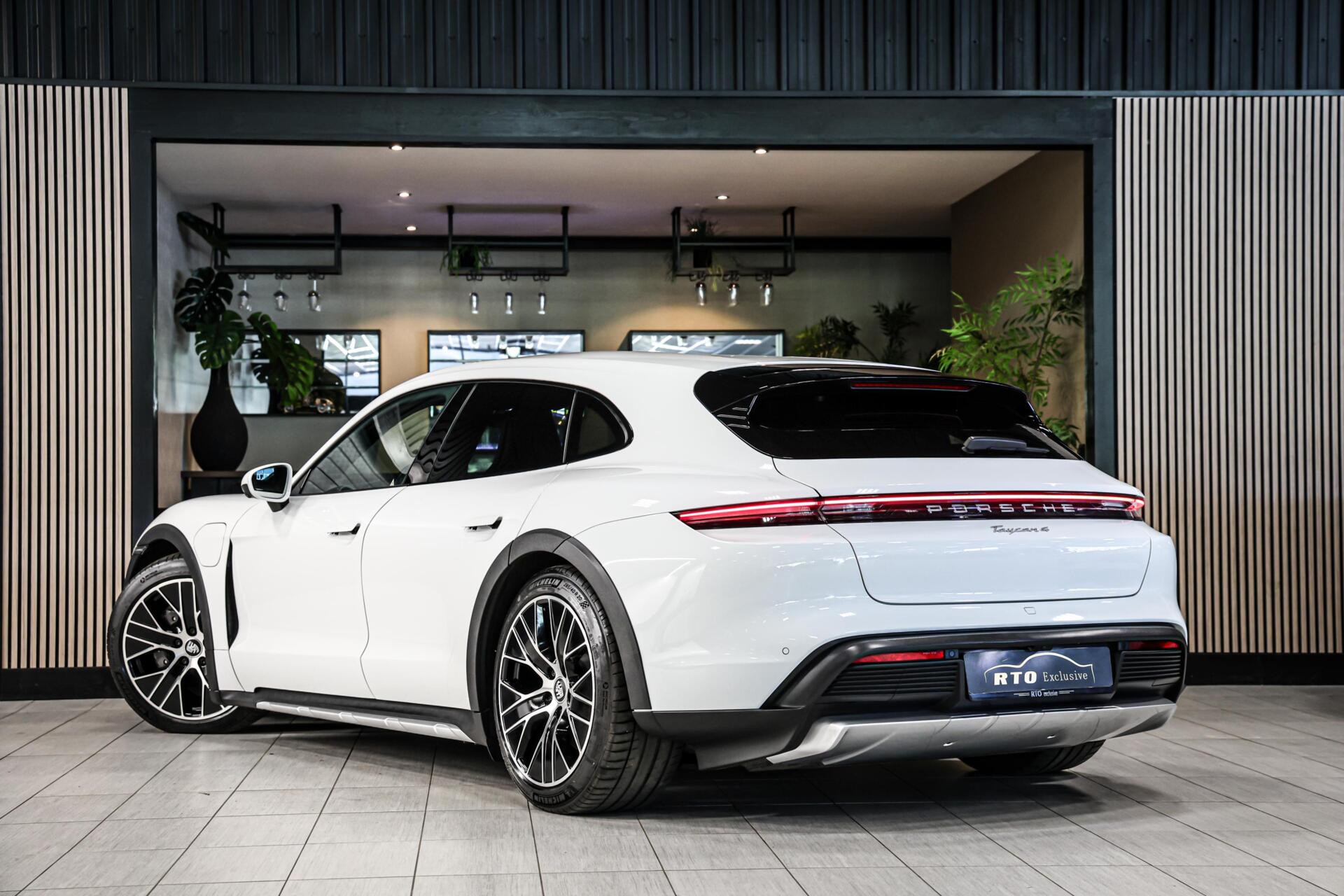 Foto van Porsche Taycan 4
