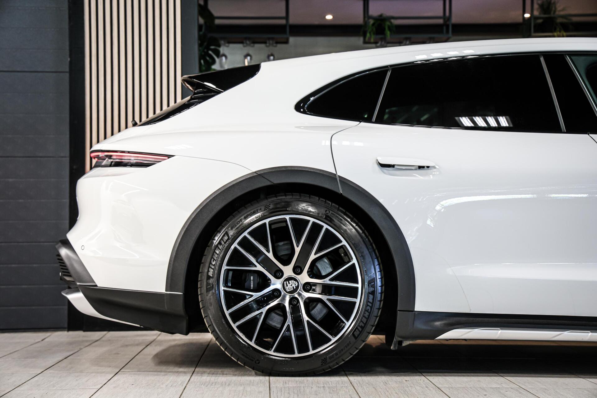 Foto van Porsche Taycan 4