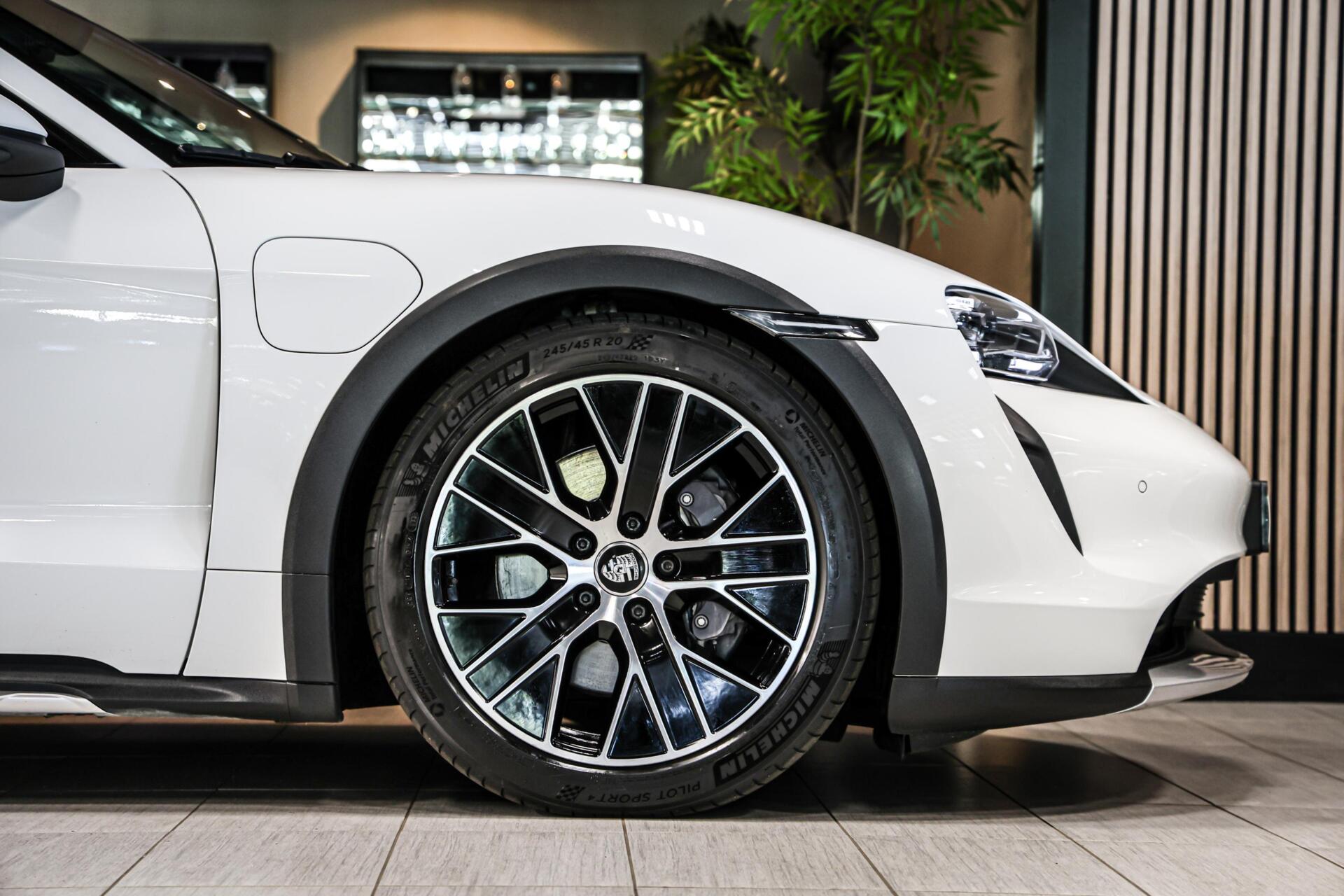 Foto van Porsche Taycan 4