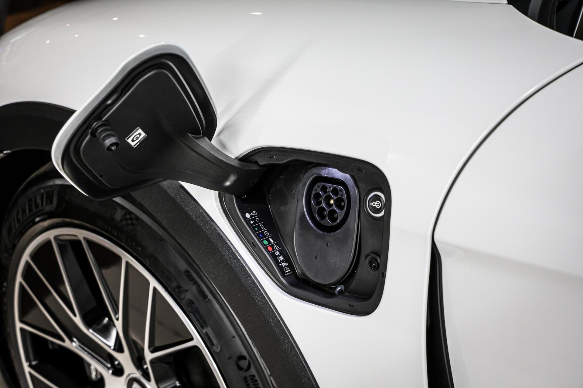 Foto van Porsche Taycan 4