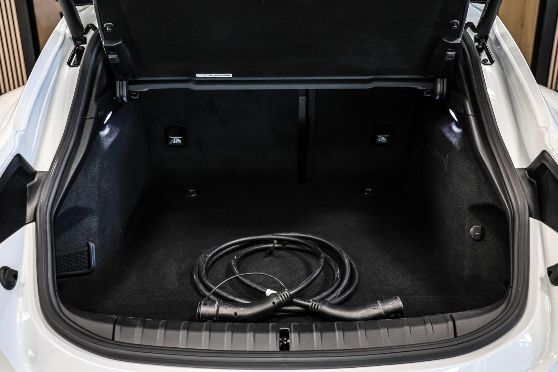 Foto van Porsche Taycan 4