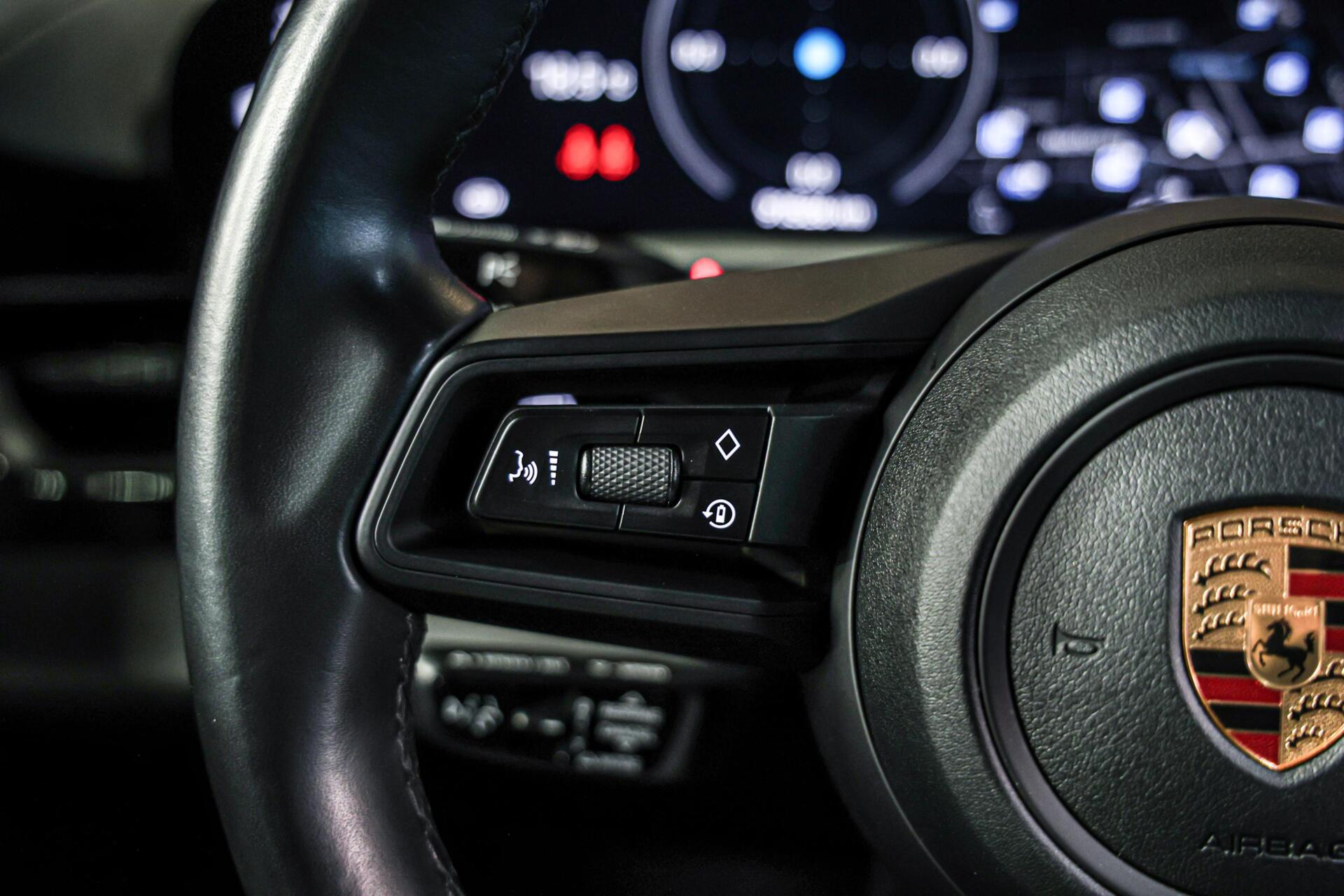Foto van Porsche Taycan 4