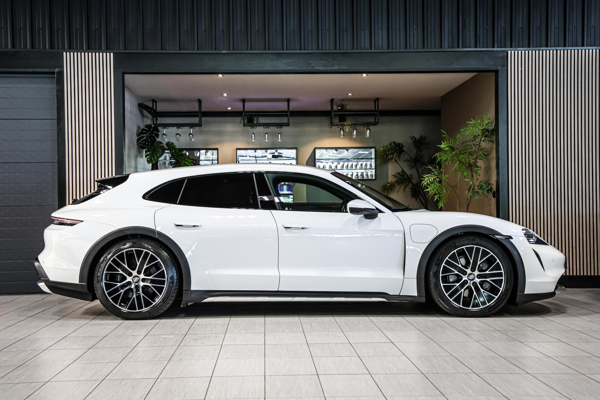 Foto van Porsche Taycan 4